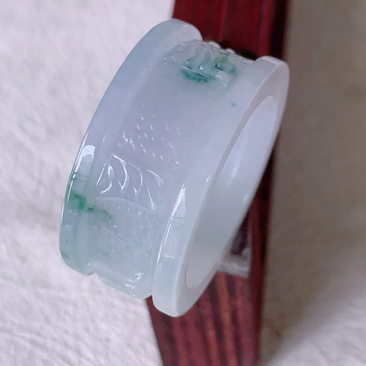 自然光实拍，22mm内径冰紫罗兰飘花翡翠扳指，冰润指环，玉扳指，财源滚滚，玉质细腻起胶，28圈口，种