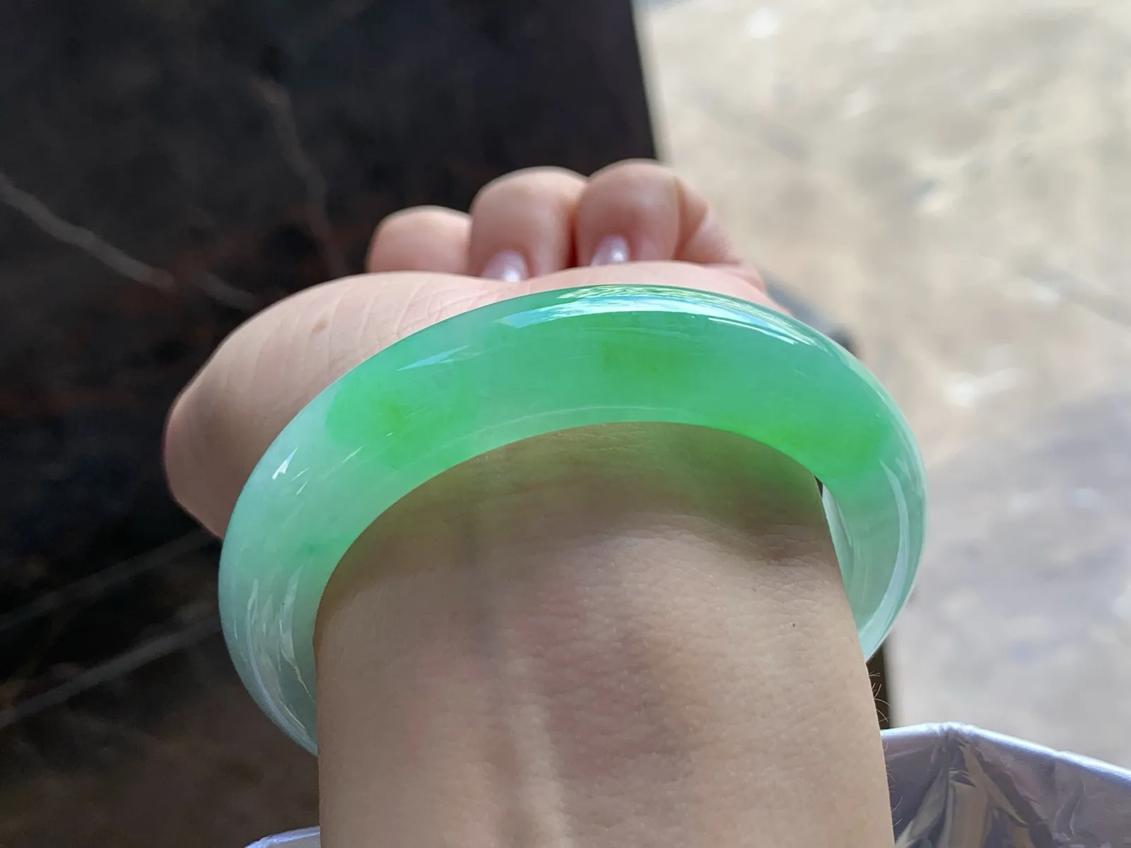 55.5-13.2-9.5
阳绿手镯^_^
水润清爽