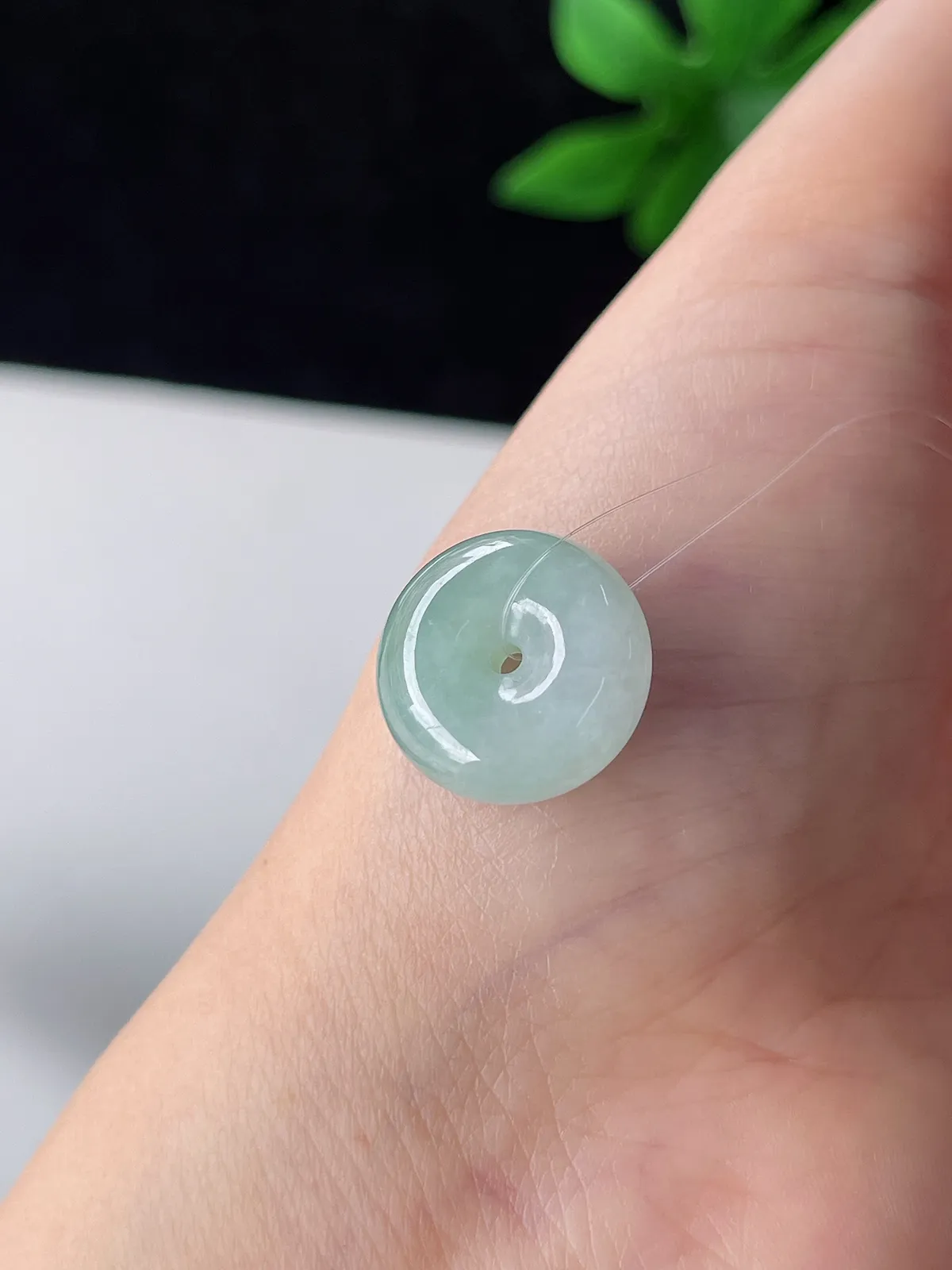 翡翠细糯化种淡绿色平安扣
