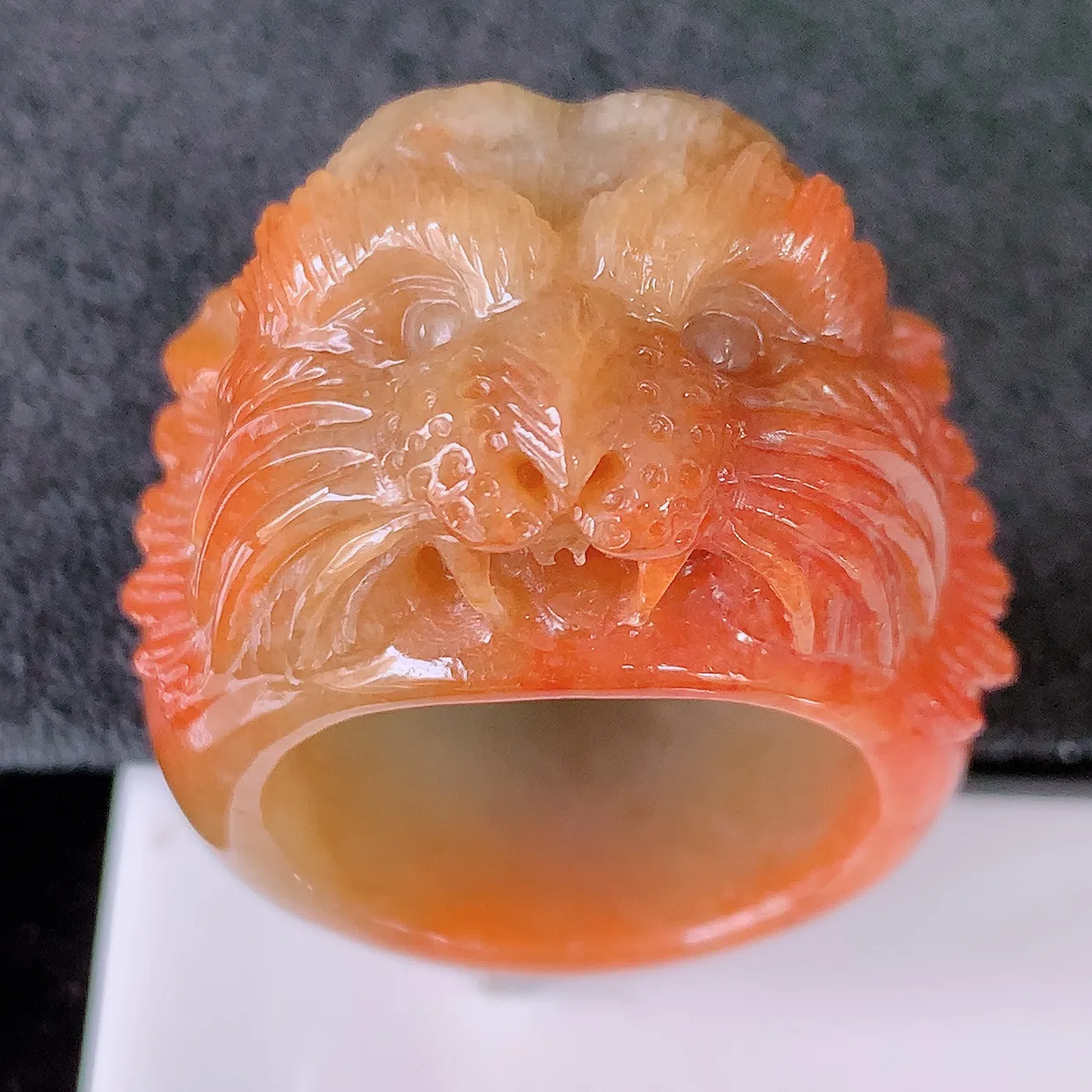 自然光实拍，红翡老虎扳指，21.8mm内径翡翠扳指，冰润指环，玉扳指，财源滚滚，玉质细腻起胶，28圈