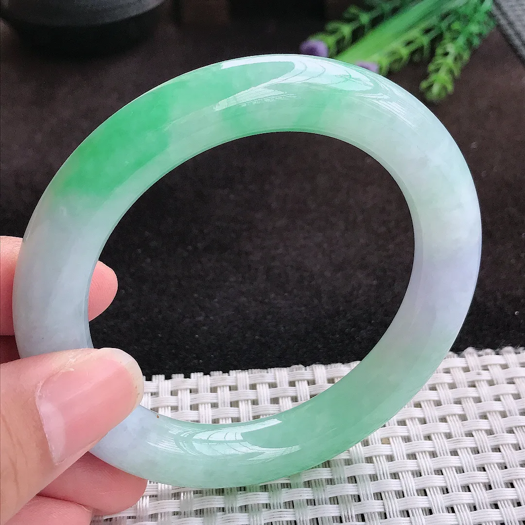 自然光58.5/11.2/11老坑精美温润飘阳绿圆条手镯玉镯子美人镯手环