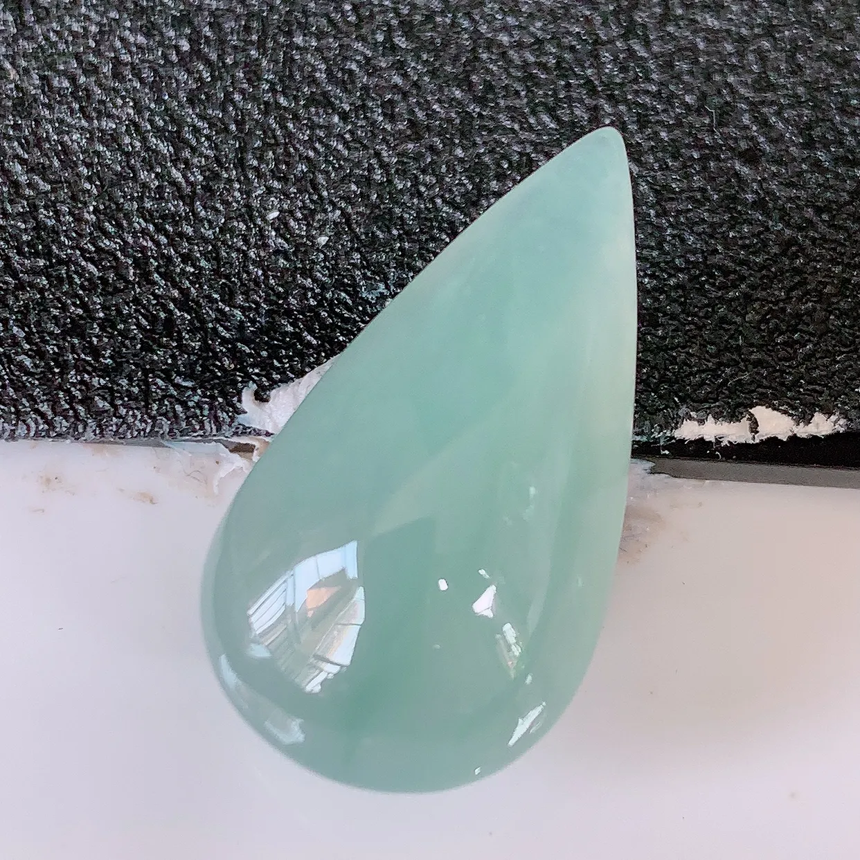 自然光实拍，冰种翡翠水滴，种老水足，雕工精湛 ，寓意美好，镶嵌更靓，佩戴时尚出众！#94.10