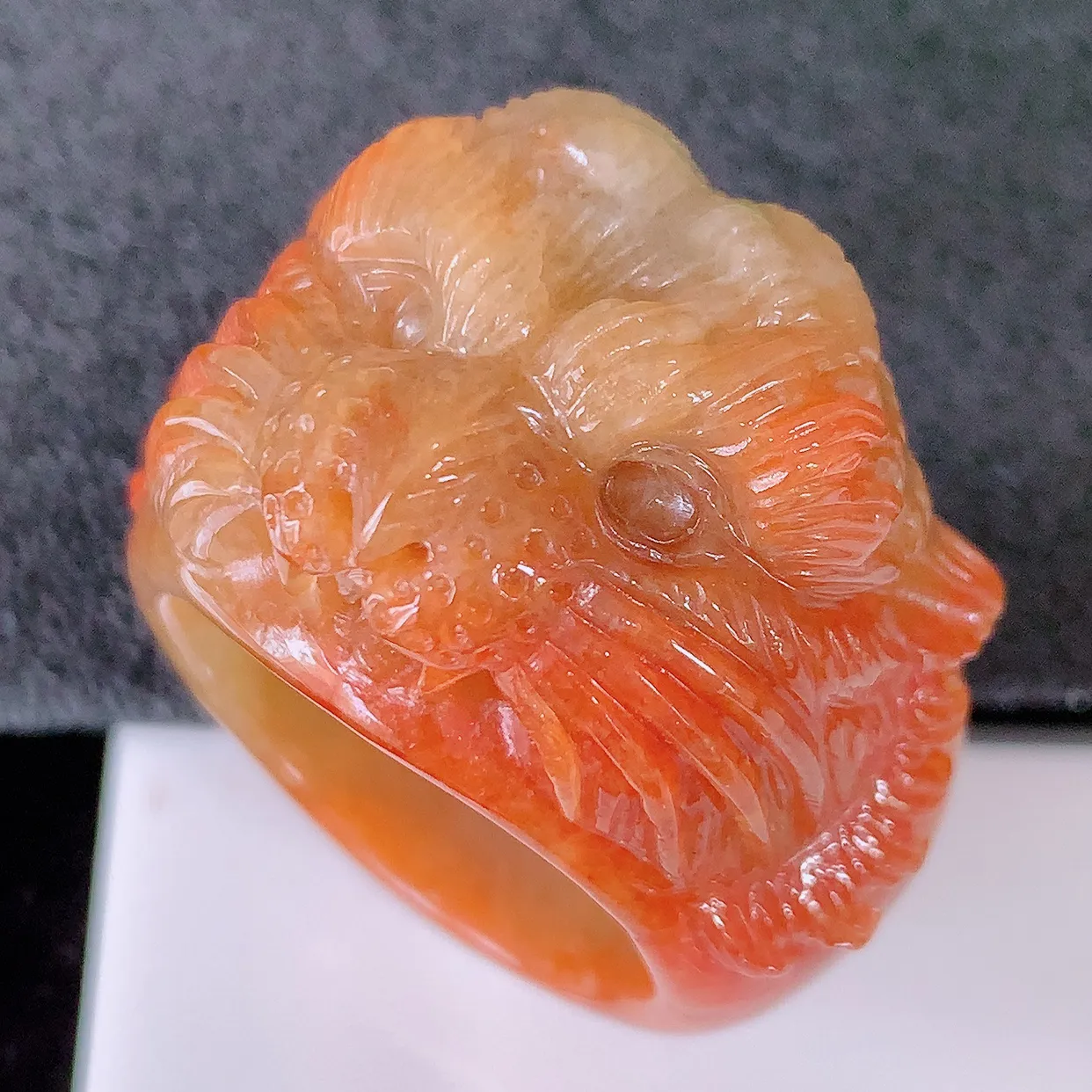 自然光实拍，红翡老虎扳指，21.8mm内径翡翠扳指，冰润指环，玉扳指，财源滚滚，玉质细腻起胶，28圈