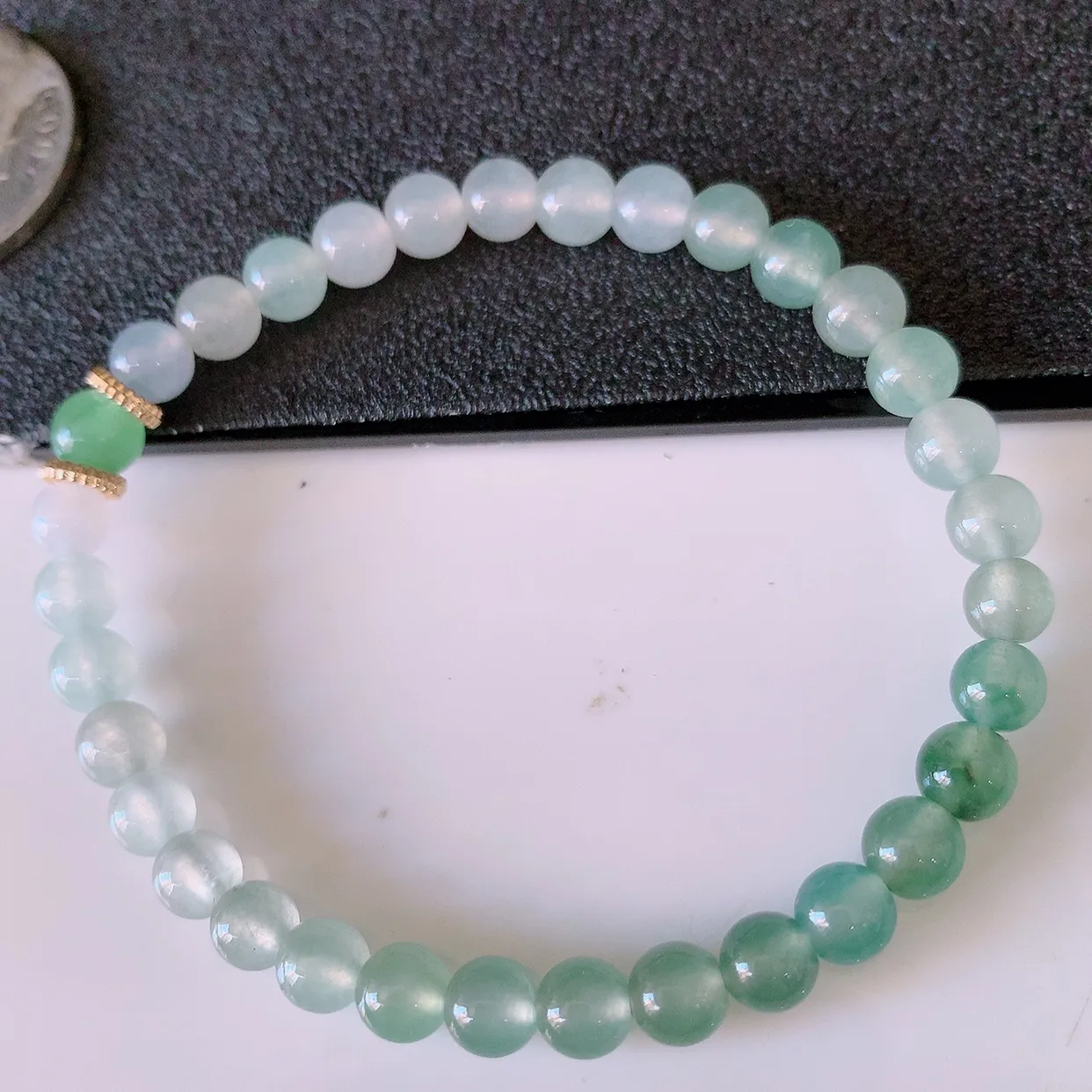 自然光实拍，冰种飘花翡翠手串手链，种老水足，冰清玉润  颜色漂亮  #12.8取一尺寸5.8mm