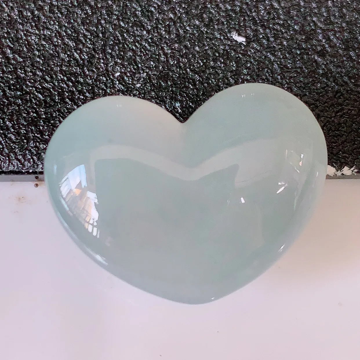自然光实拍，冰种翡翠爱心，种老水足，雕工精湛 ，寓意美好，镶嵌更靓，佩戴时尚出众！#49.8