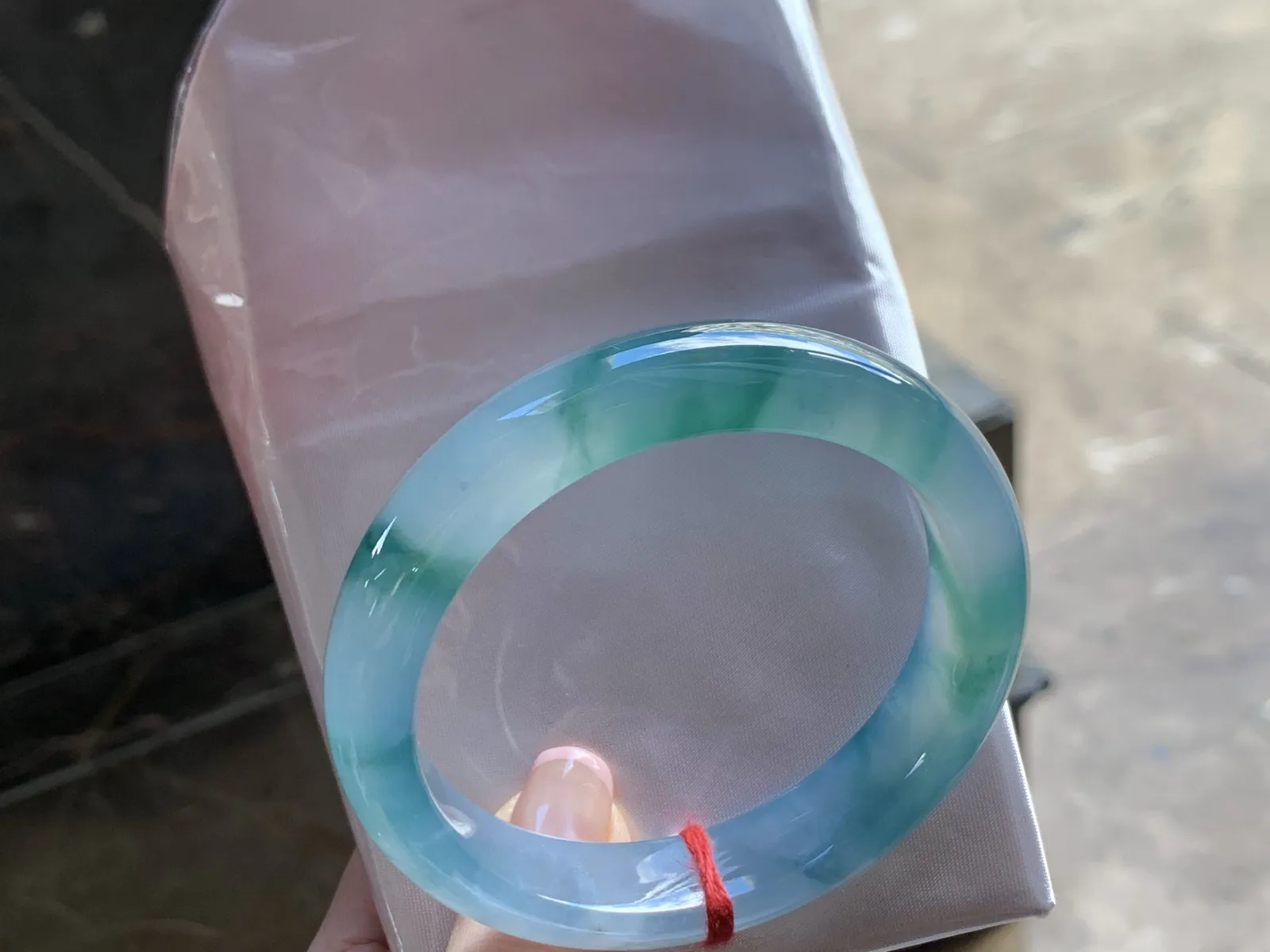 57-12.4-8.3

冰种飘花手镯^_^
种老水足