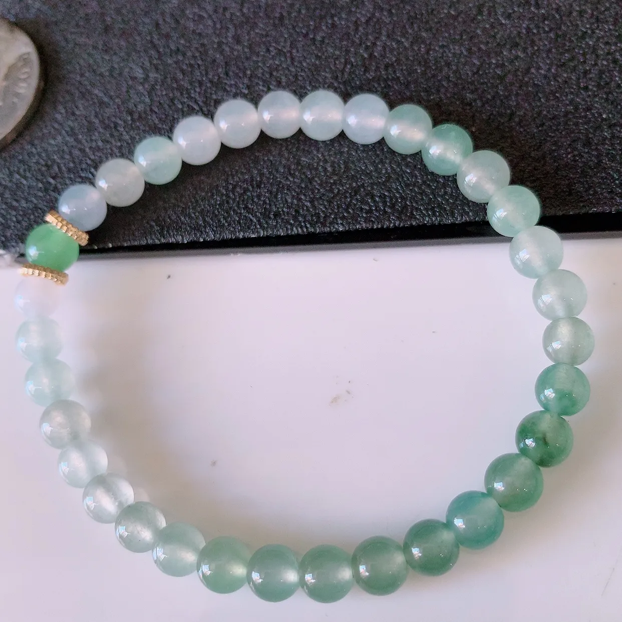 自然光实拍，冰种飘花翡翠手串手链，种老水足，冰清玉润  颜色漂亮  #12.8取一尺寸5.8mm