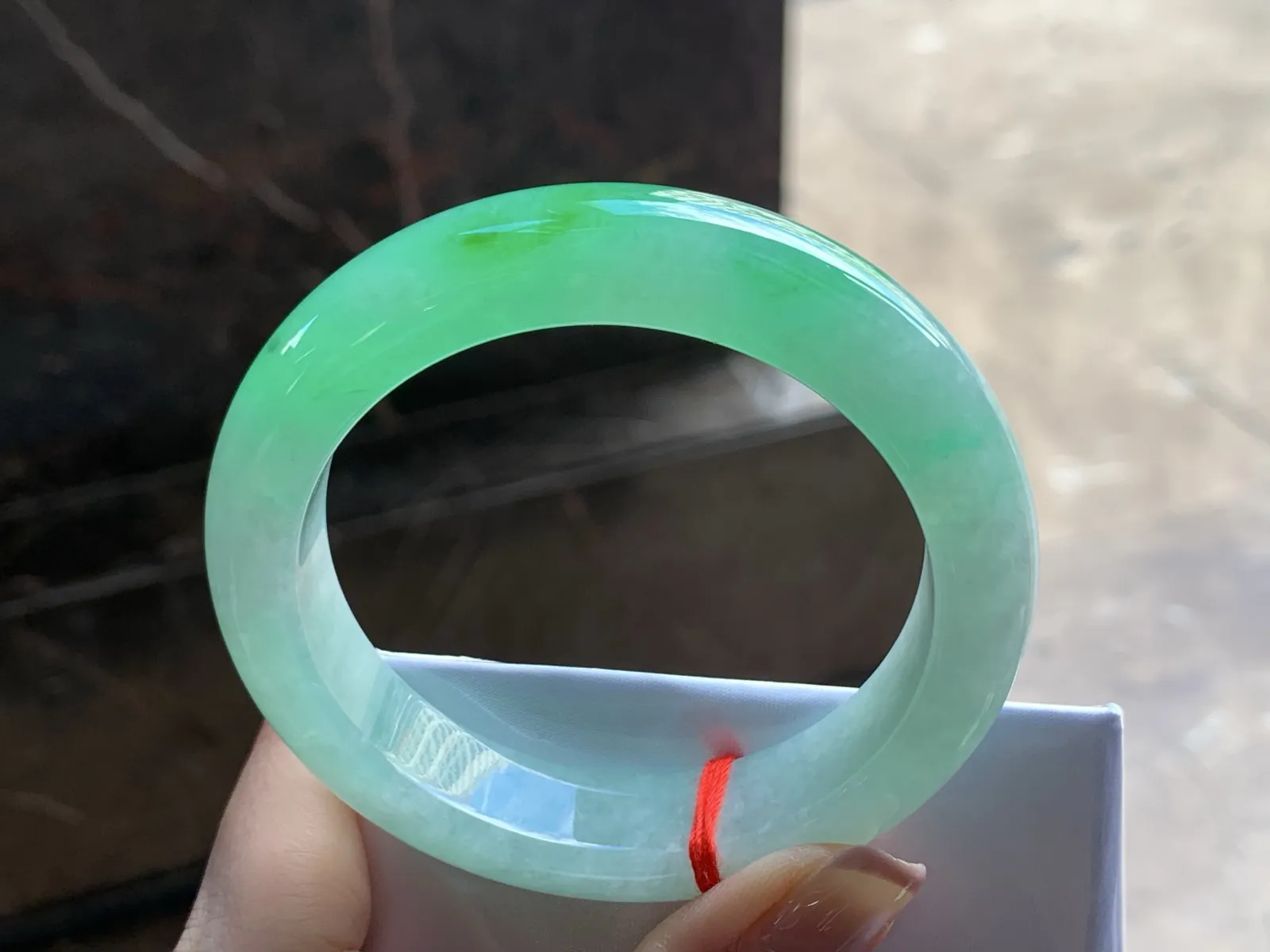 55.5-13.2-9.5
阳绿手镯^_^
水润清爽