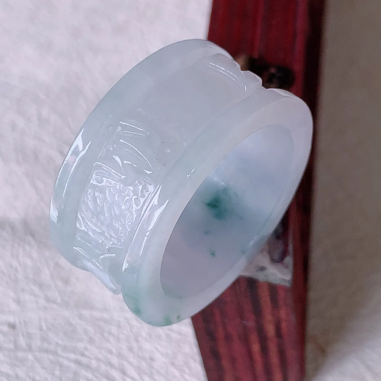 自然光实拍，22mm内径冰紫罗兰飘花翡翠扳指，冰润指环，玉扳指，财源滚滚，玉质细腻起胶，28圈口，种水好！#89.10尺寸22-13-3.7