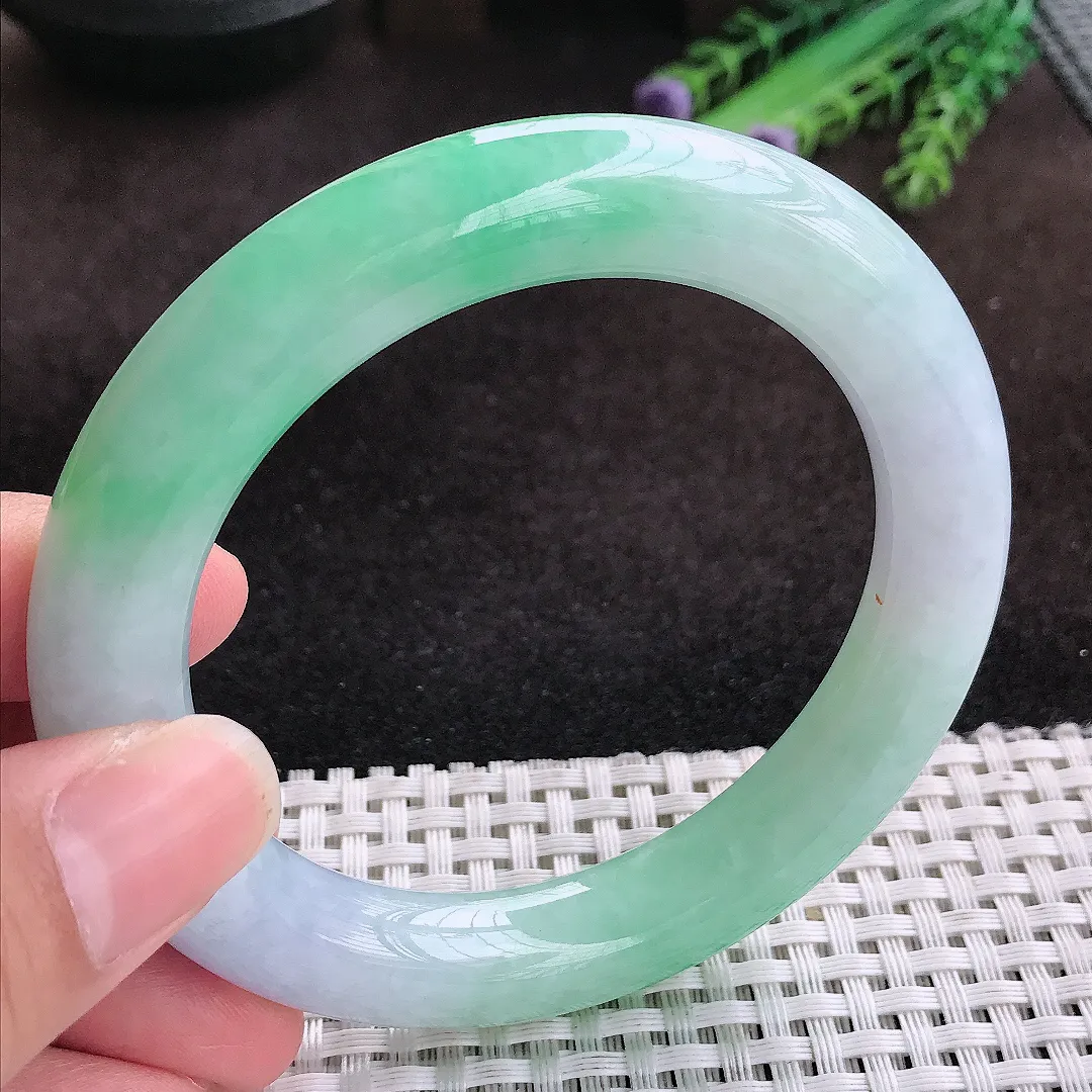 自然光58.5/11.2/11老坑精美温润飘阳绿圆条手镯玉镯子美人镯手环