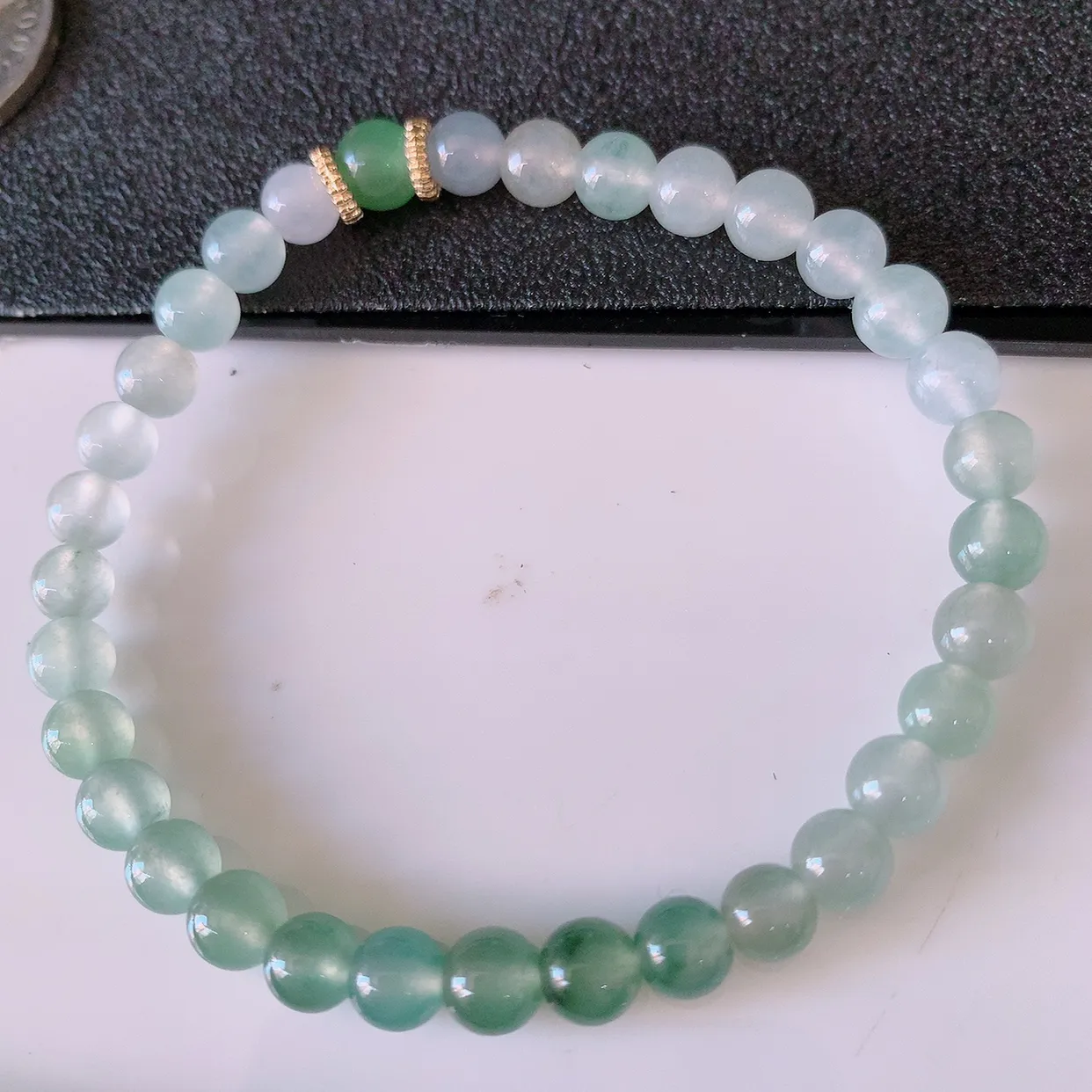 自然光实拍，冰种飘花翡翠手串手链，种老水足，冰清玉润  颜色漂亮  #12.8取一尺寸5.8mm