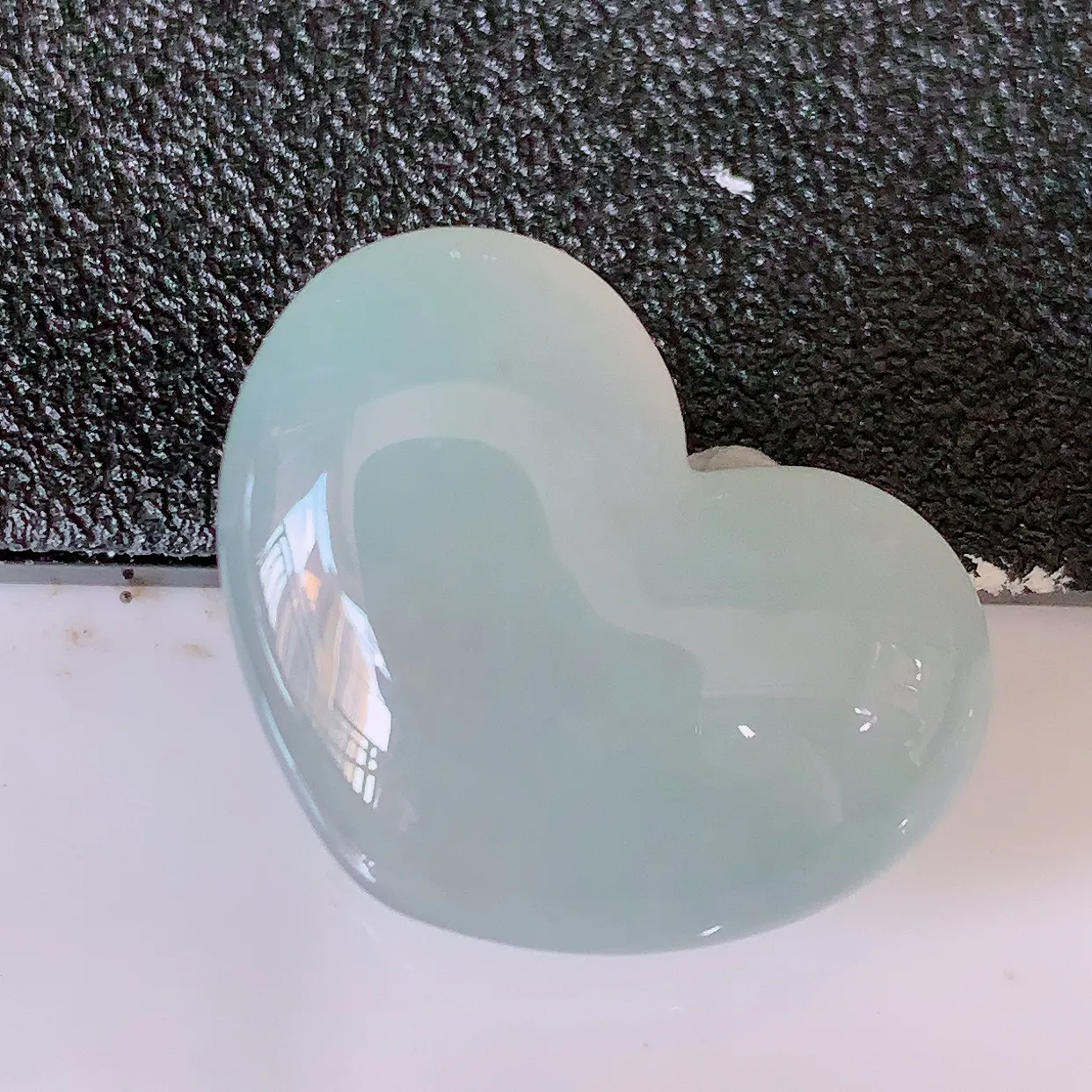 自然光实拍，冰种翡翠爱心，种老水足，雕工精湛 ，寓意美好，镶嵌更靓，佩戴时尚出众！#49.8