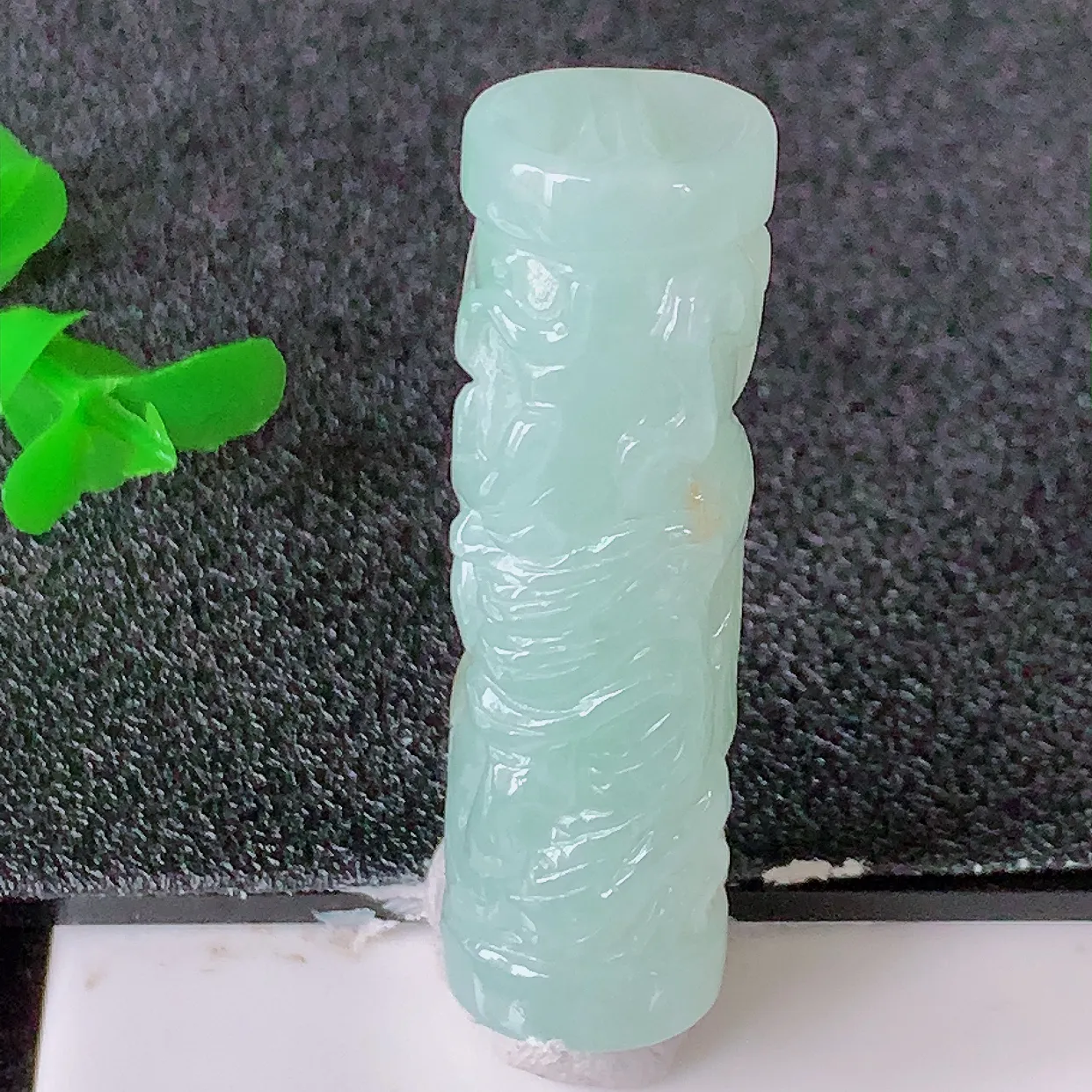 自然光实拍，冰润黄加绿翡翠龙腾盛世、龙柱吊坠，种水好，雕工立体精致，佩戴霸气时尚！#46.10