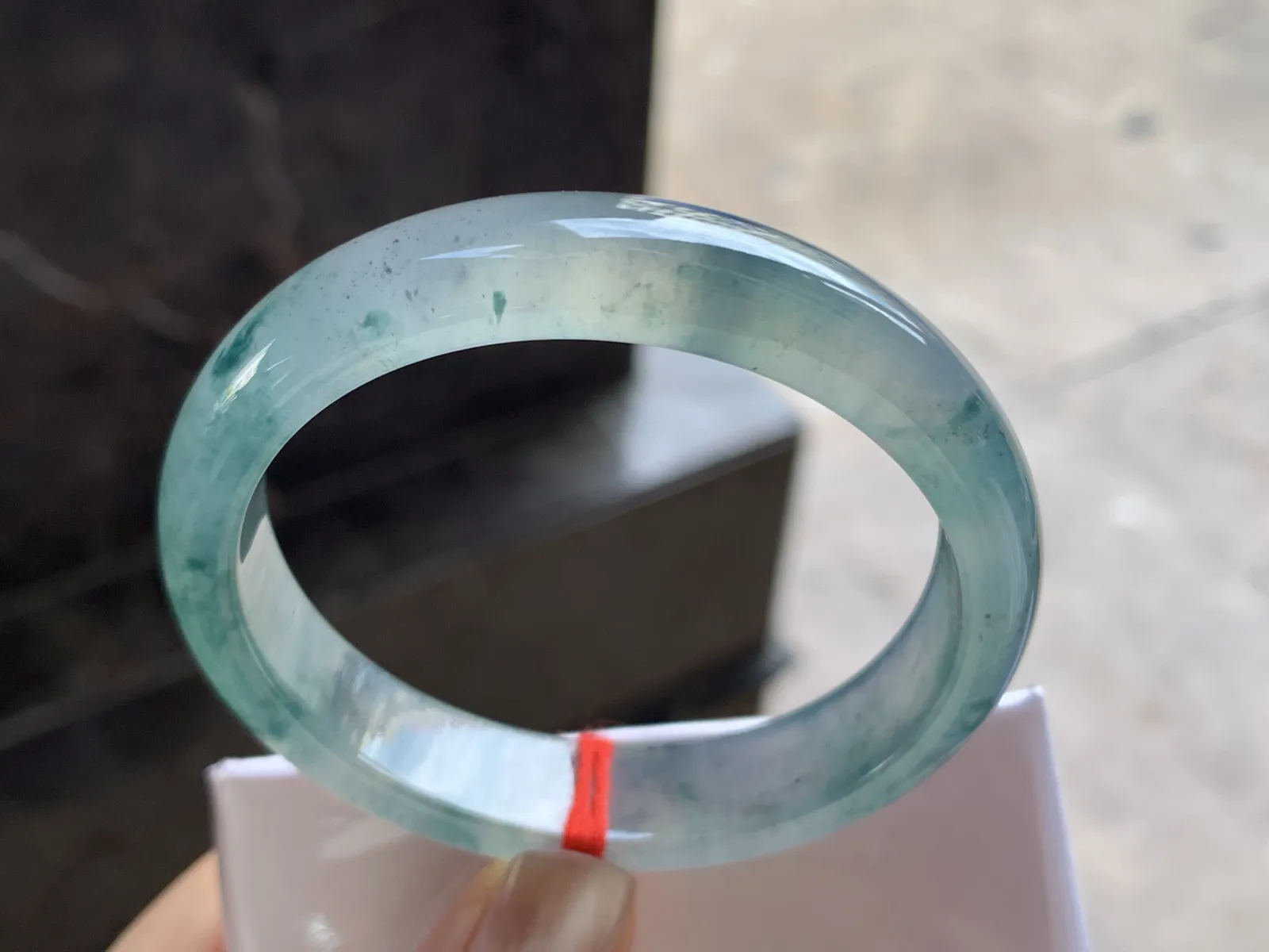 52-12-6.6

冰蓝花贵妃手镯^_^荧光十足 透亮 正圈50可以带