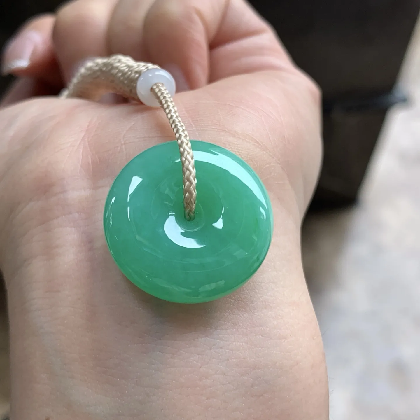 浓绿色平安扣^_^颜色鲜艳 玉质温润
