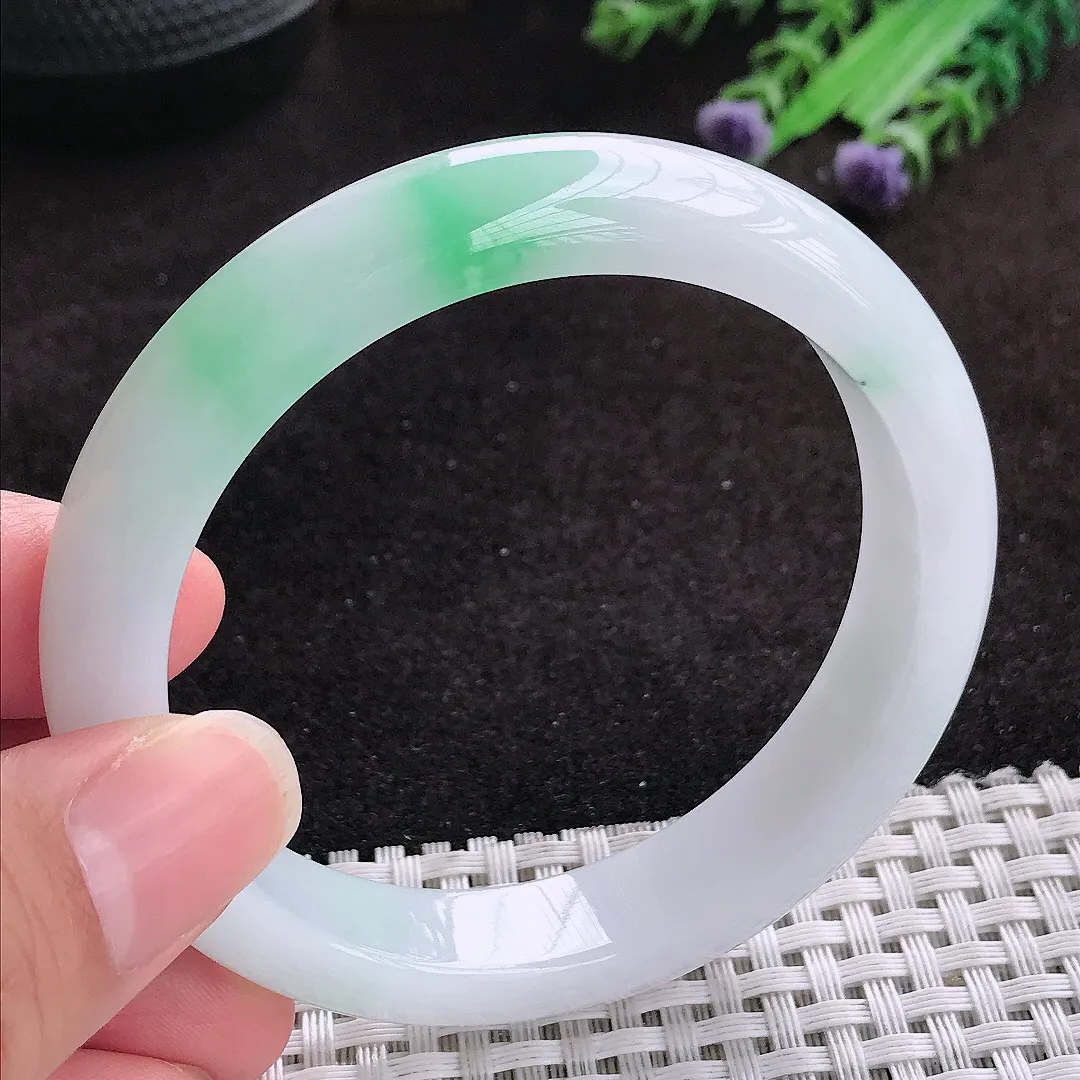 自然光56.5/12/8.1老坑秀气温润白底青飘绿手镯玉镯子美人镯手环