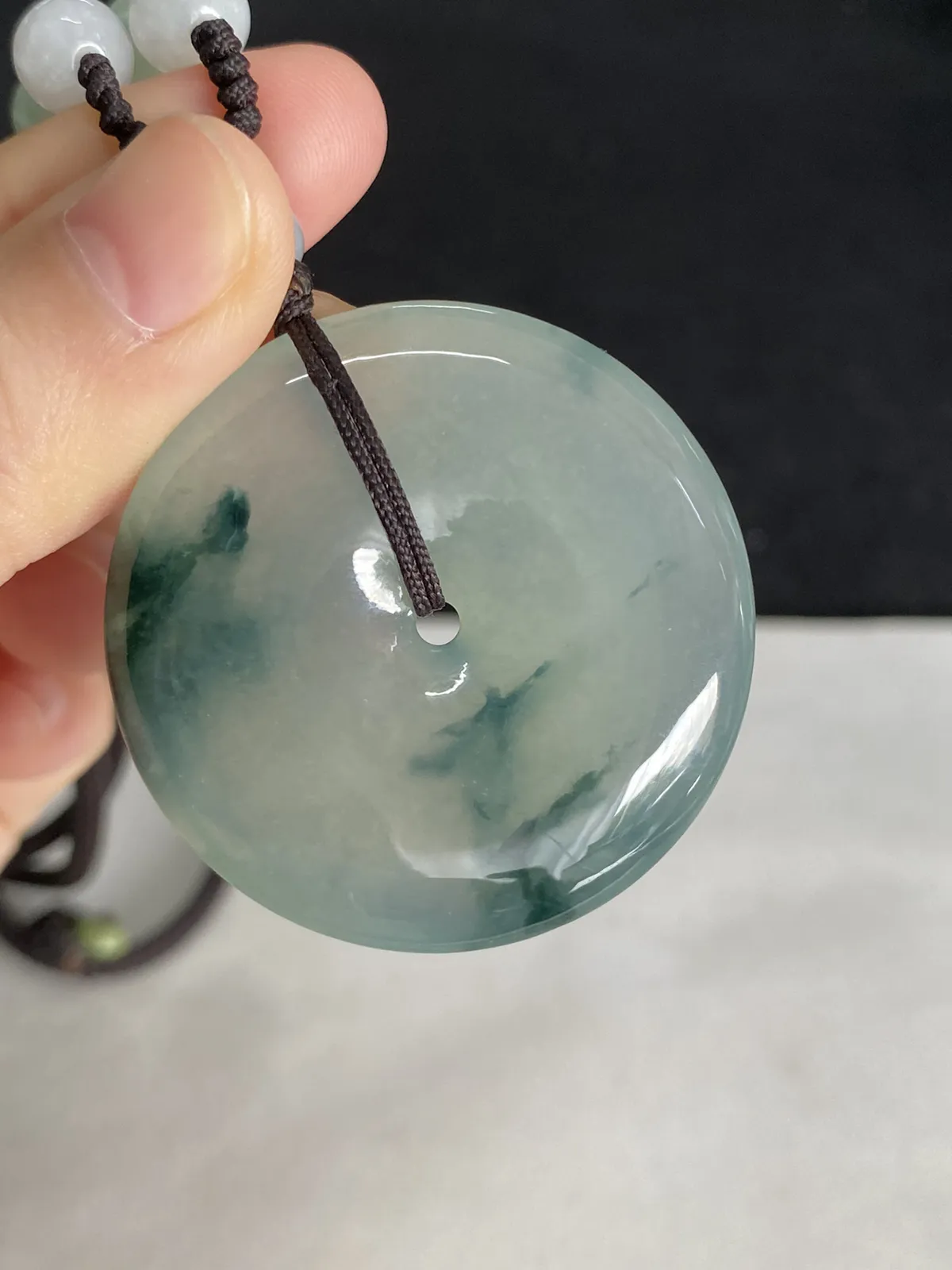 翡翠冰糯种飘绿平安扣，配珠未测