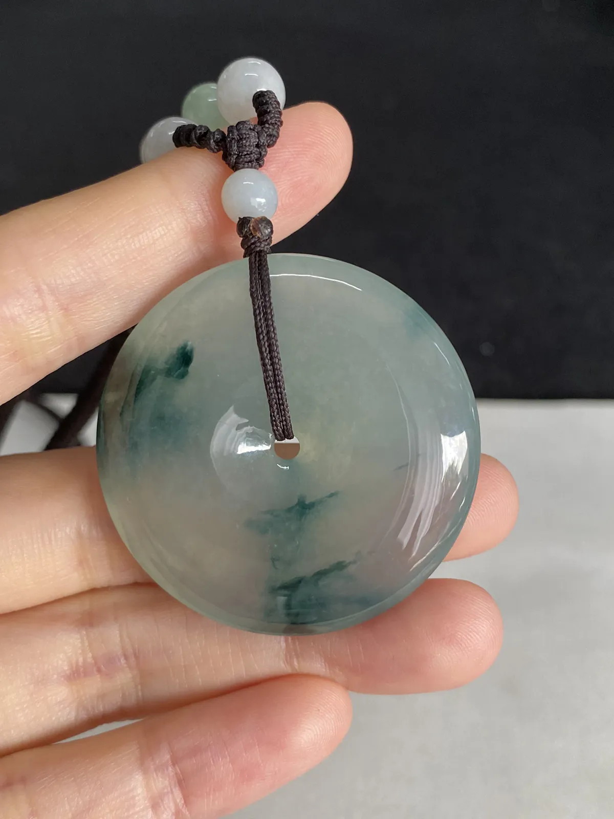 翡翠冰糯种飘绿平安扣，配珠未测