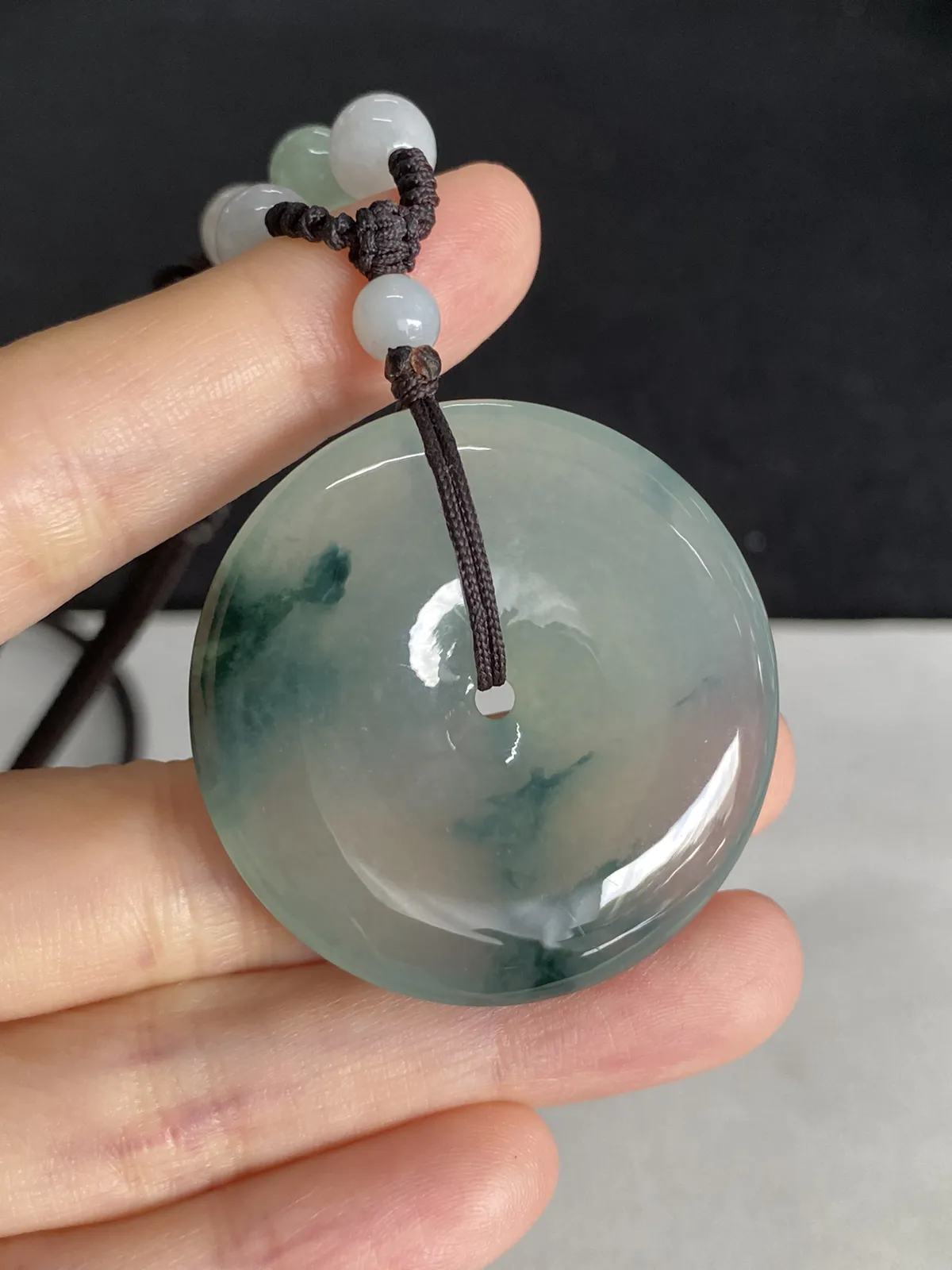 翡翠冰糯种飘绿平安扣，配珠未测