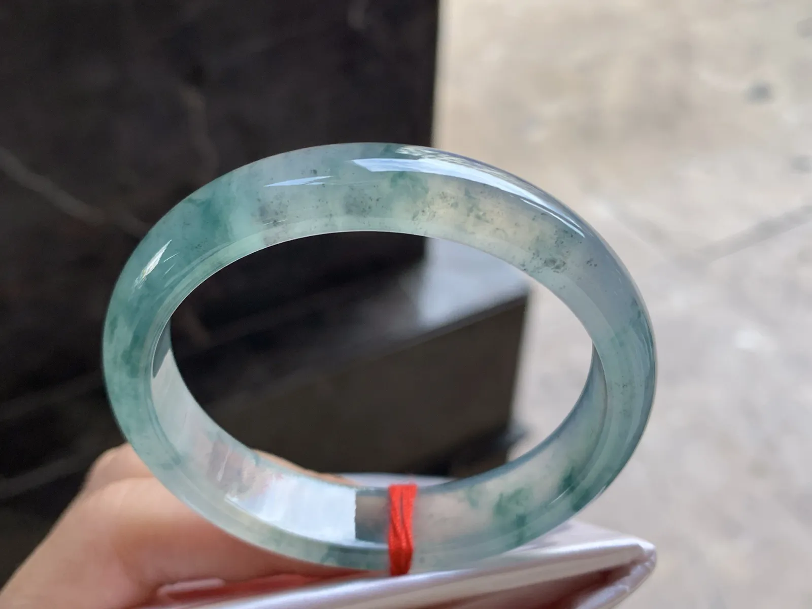 52-12-6.6

冰蓝花贵妃手镯^_^荧光十足 透亮 正圈50可以带