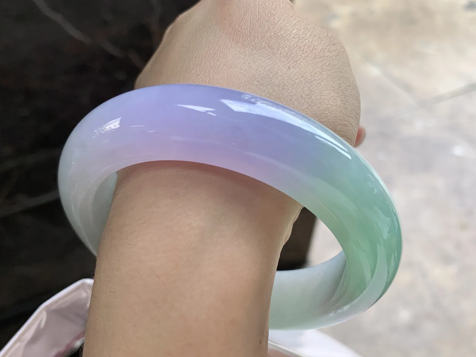 61-16-11

春带彩手镯^_^厚装宽版 玉质温润 鲜艳