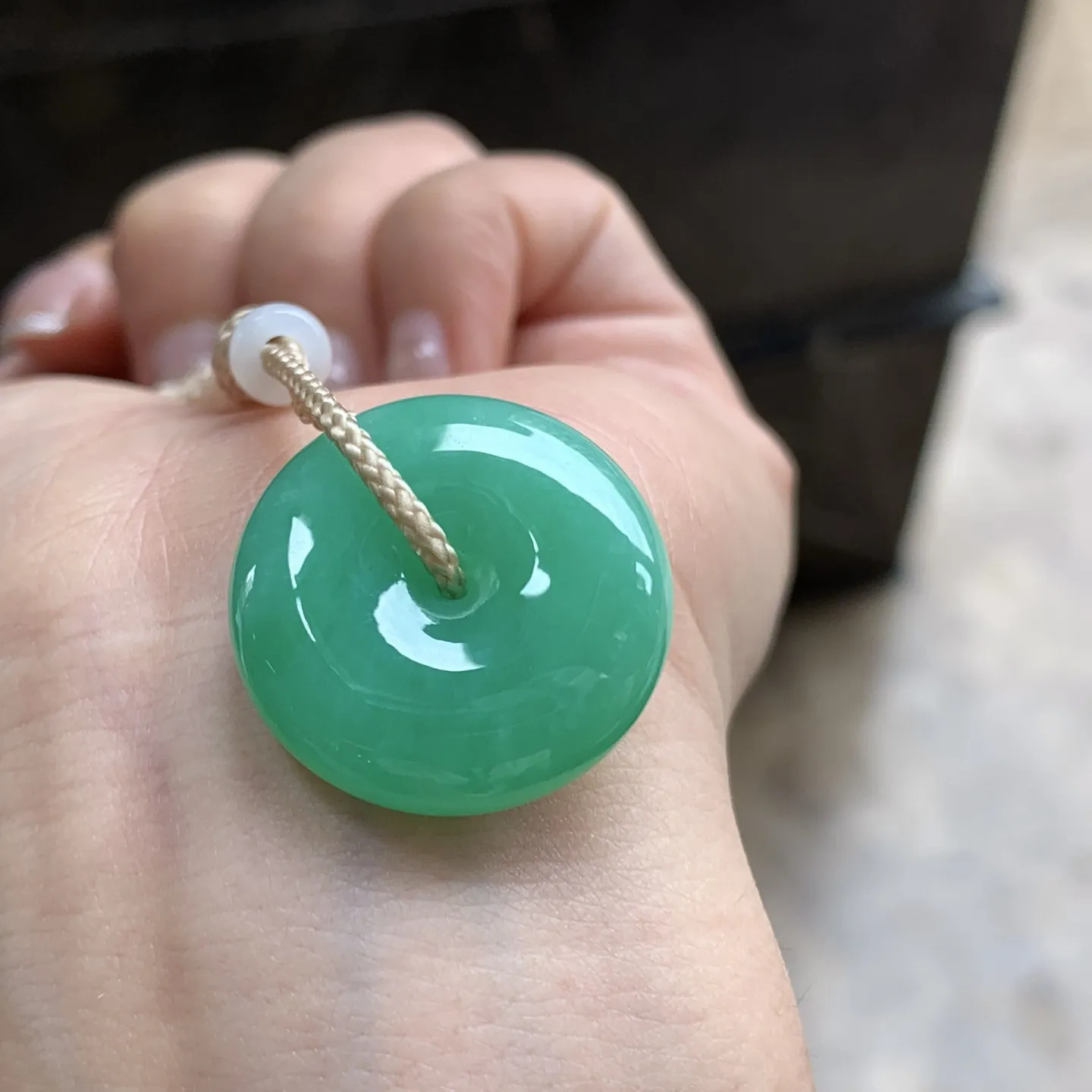 浓绿色平安扣^_^颜色鲜艳 玉质温润