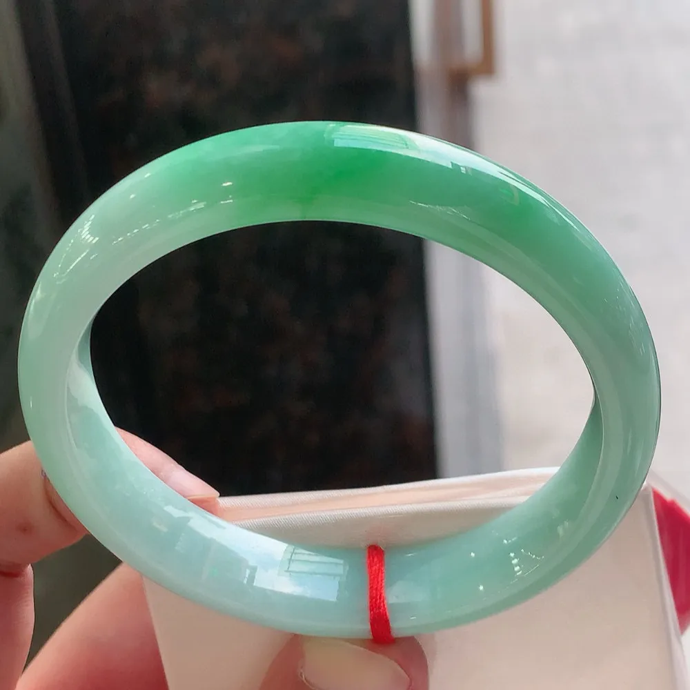 正圈冰糯阳绿 无瑕 尺寸:62.5/13.2/7.6 色好 大圈口🥰🥰