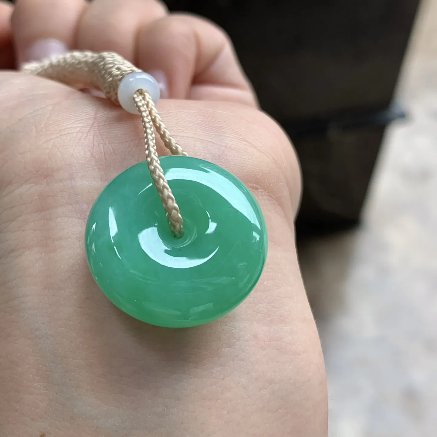 浓绿色平安扣^_^颜色鲜艳 玉质温润