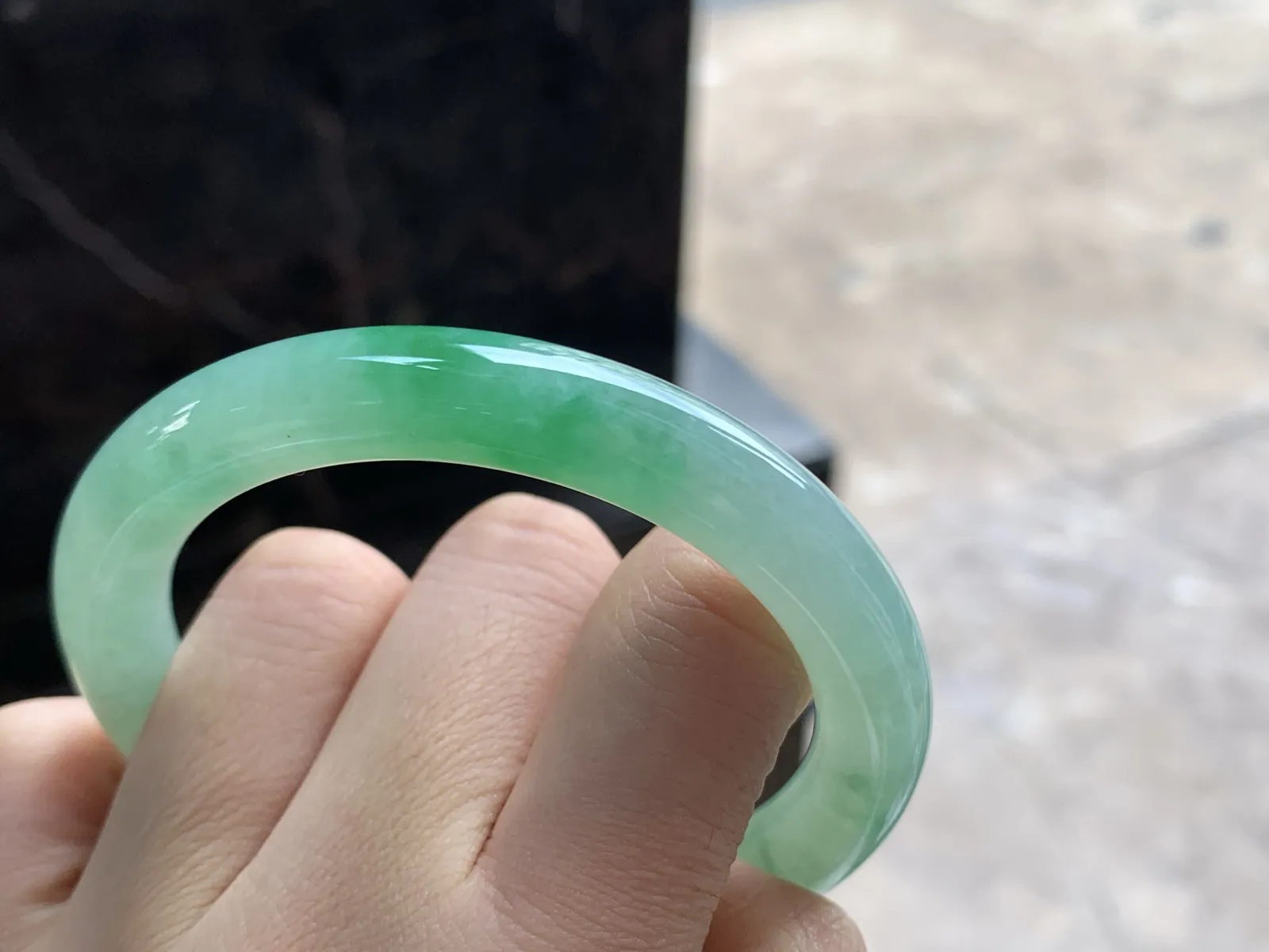54-8.8

阳绿色圆条手镯^_^色阳 玉质温润