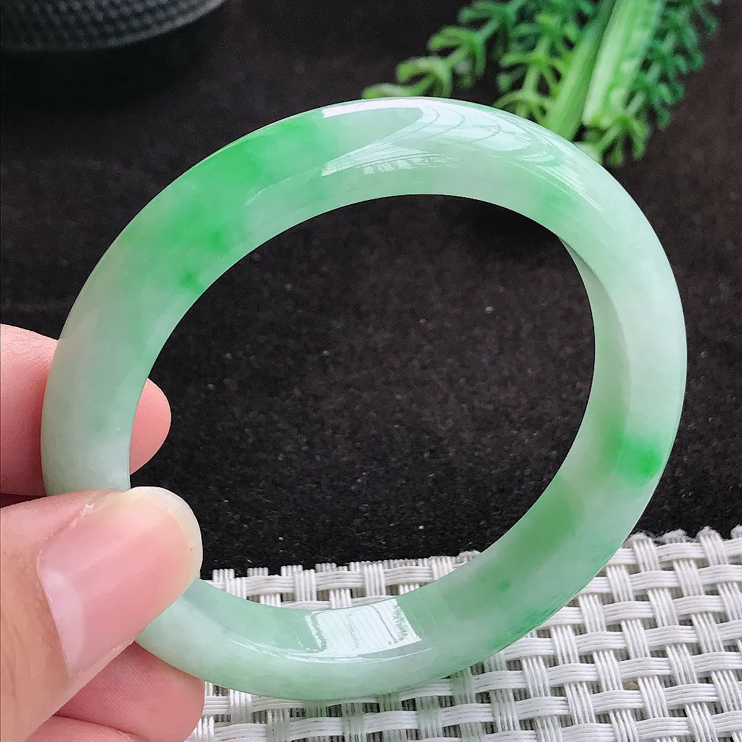 自然光52.5/10.1/8老坑精美温润飘阳绿手镯玉镯子美人镯手环