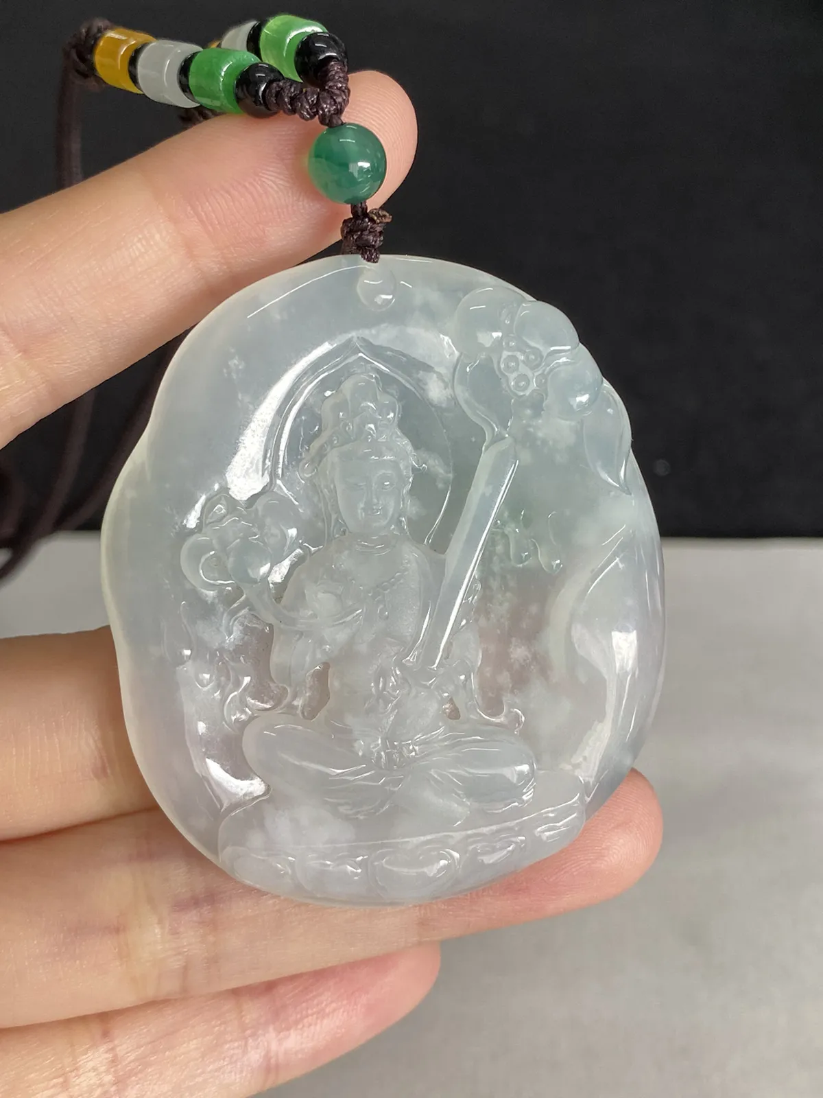 翡翠冰糯种白色吊坠，配珠未测