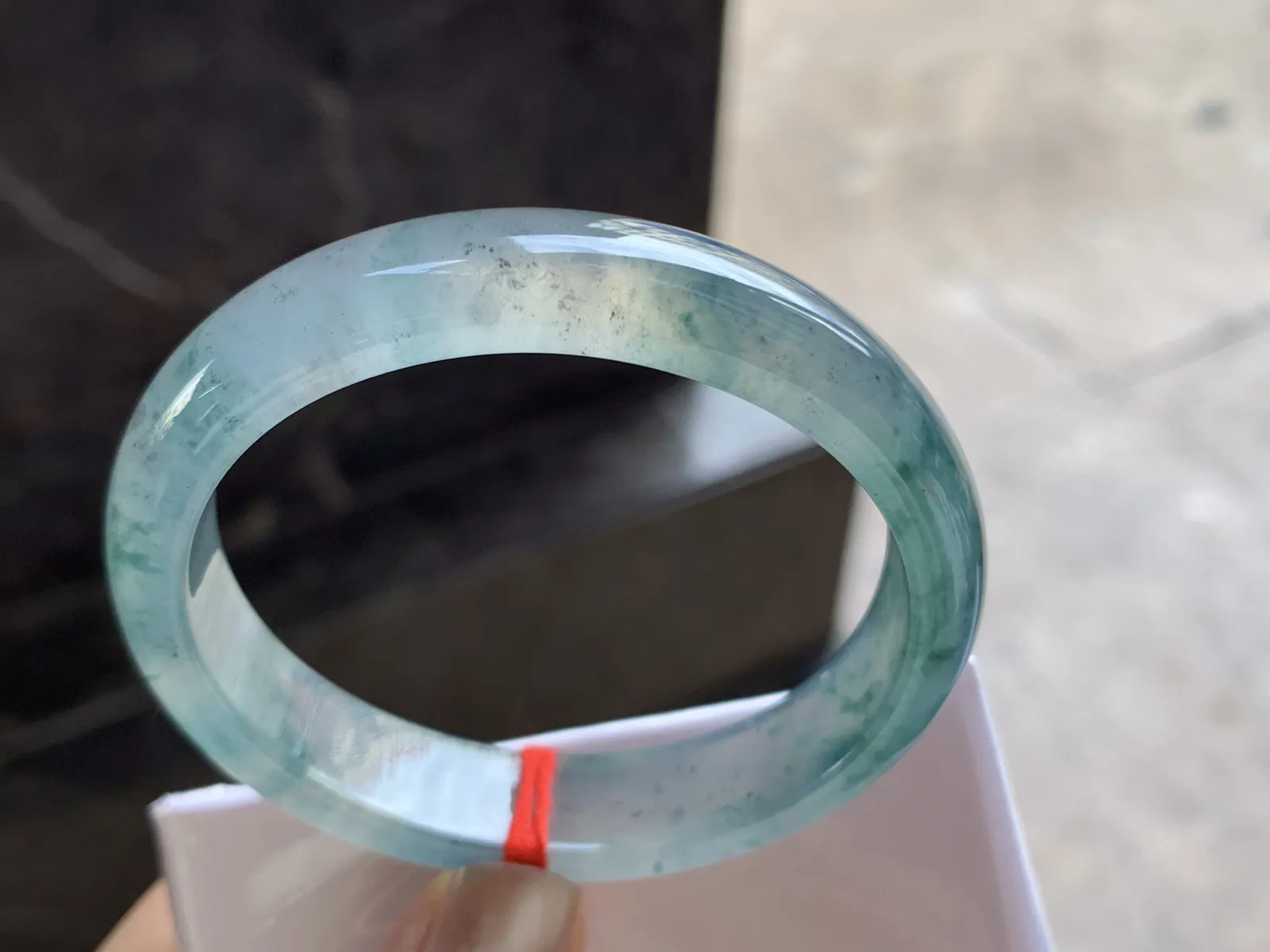 52-12-6.6

冰蓝花贵妃手镯^_^荧光十足 透亮 正圈50可以带