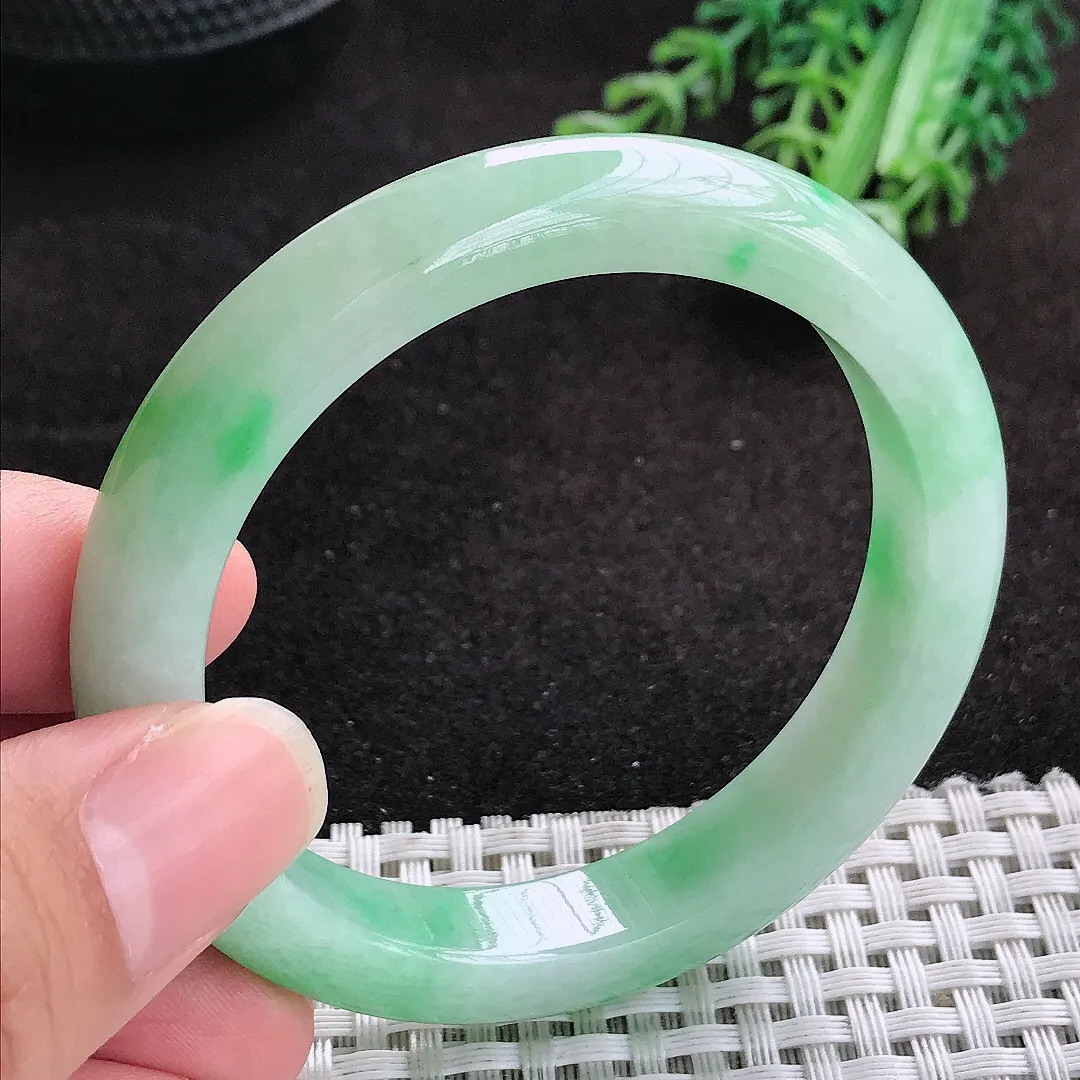 自然光52.5/10.1/8老坑精美温润飘阳绿手镯玉镯子美人镯手环