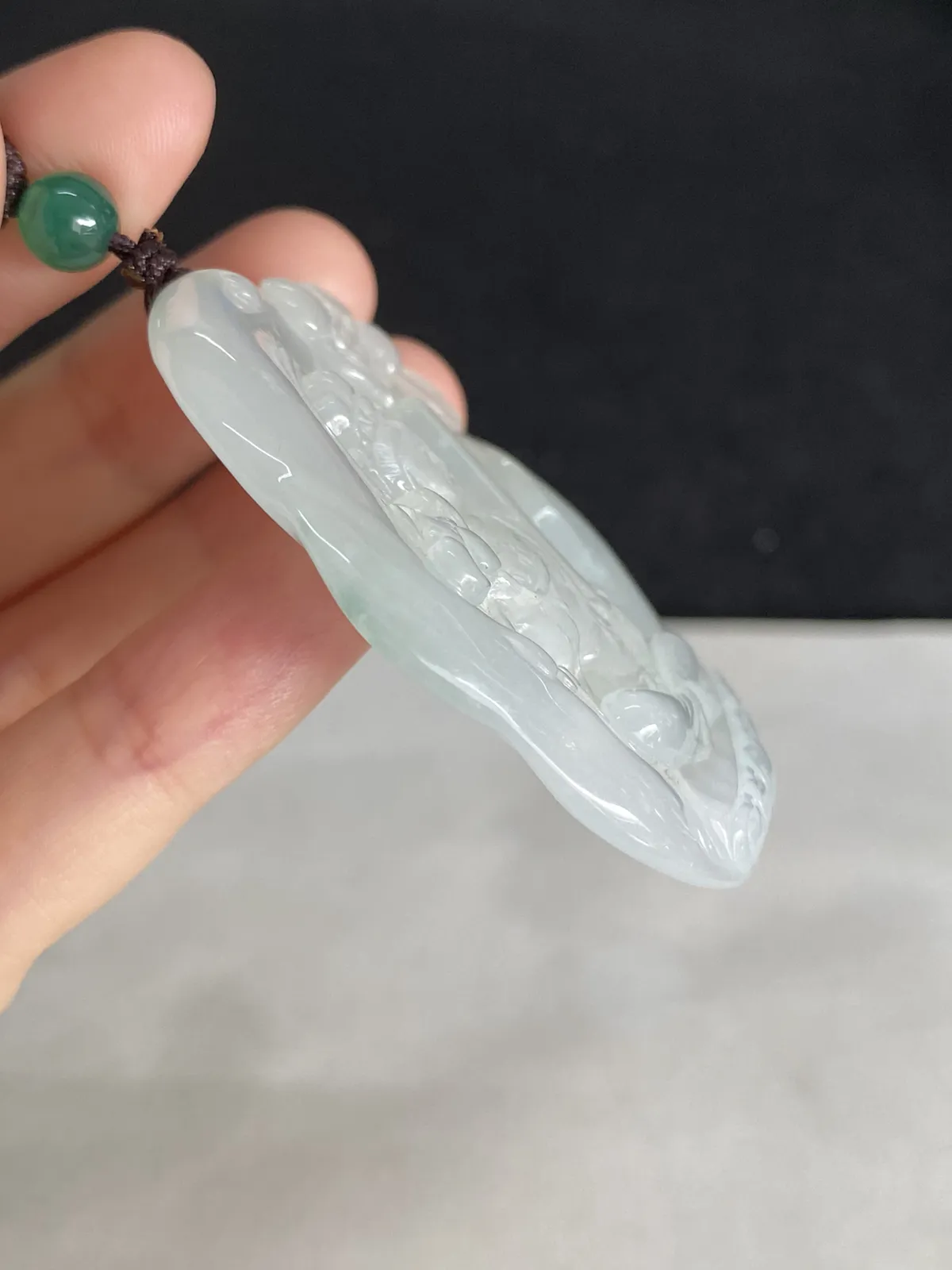 翡翠冰糯种白色吊坠，配珠未测