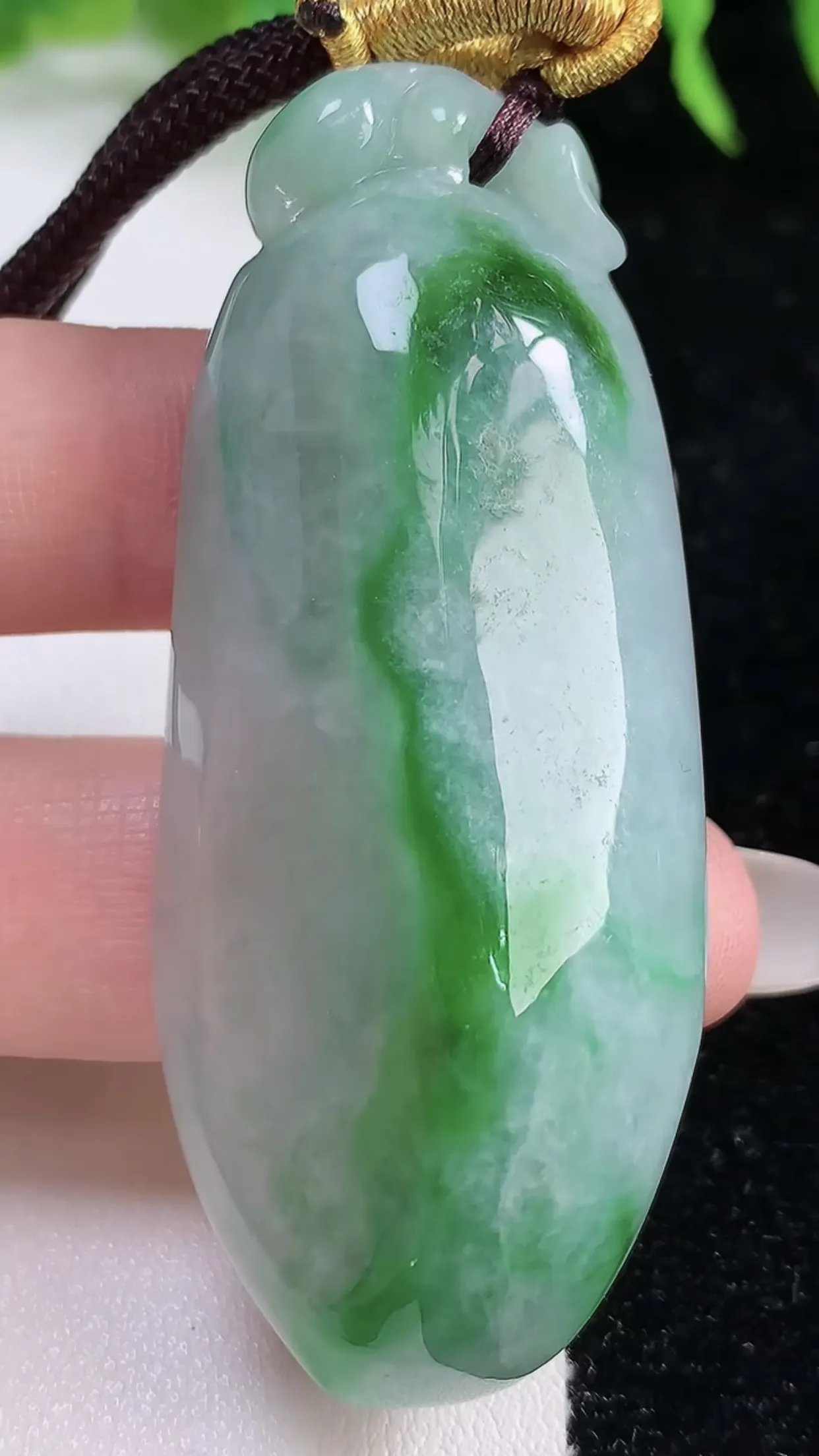 缅甸天然翡翠a货 老坑料起胶冰润 飘绿福瓜吊坠，尺寸63-26.3-14.5mm y 42.95