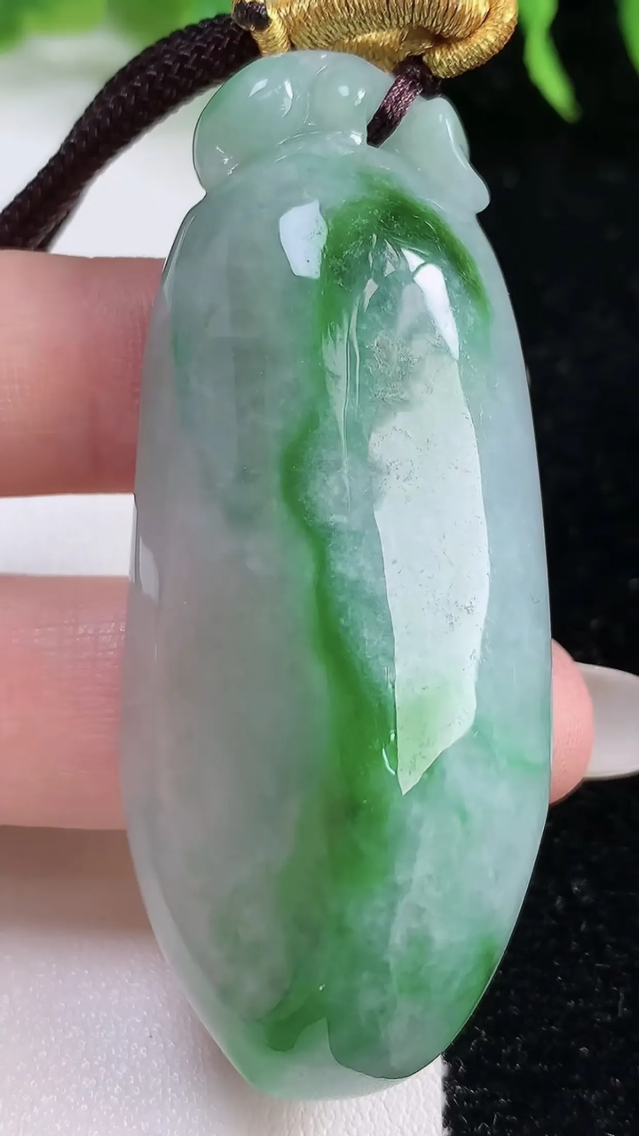 缅甸天然翡翠a货 老坑料起胶冰润 飘绿福瓜吊坠，尺寸63-26.3-14.5mm y 42.95
