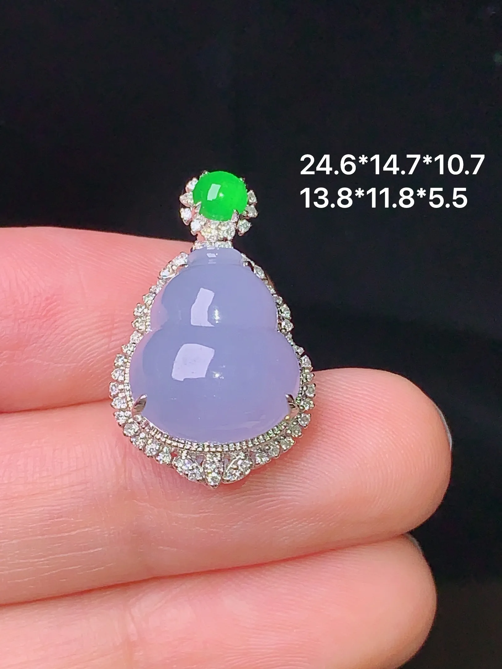 18k金钻镶嵌紫罗兰葫芦吊坠 玉质细腻 色泽清新艳丽 整体尺寸24.6*14.7*10.7