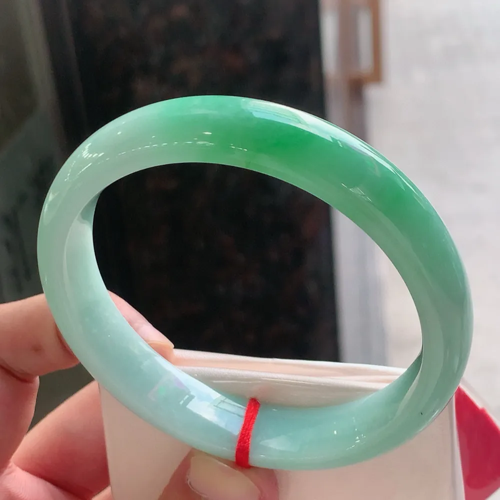 正圈冰糯阳绿 无瑕 尺寸:62.5/13.2/7.6 色好 大圈口🥰🥰