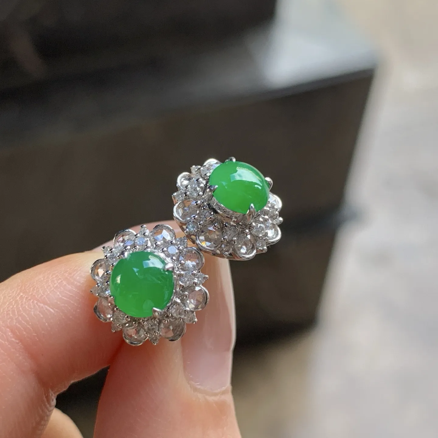 金钻镶嵌冰绿耳钉^_^鲜艳 起光