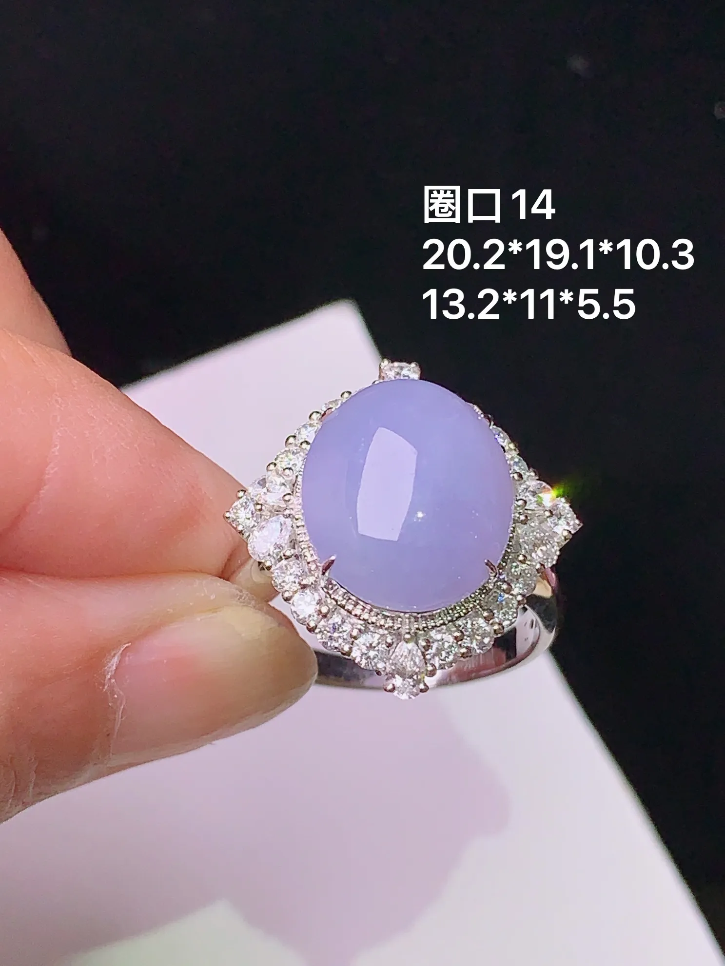 18k金钻镶嵌紫罗兰蛋面戒指 玉质细腻 色泽清新艳丽 圈口14 整体尺寸20.2*19.1*10.3