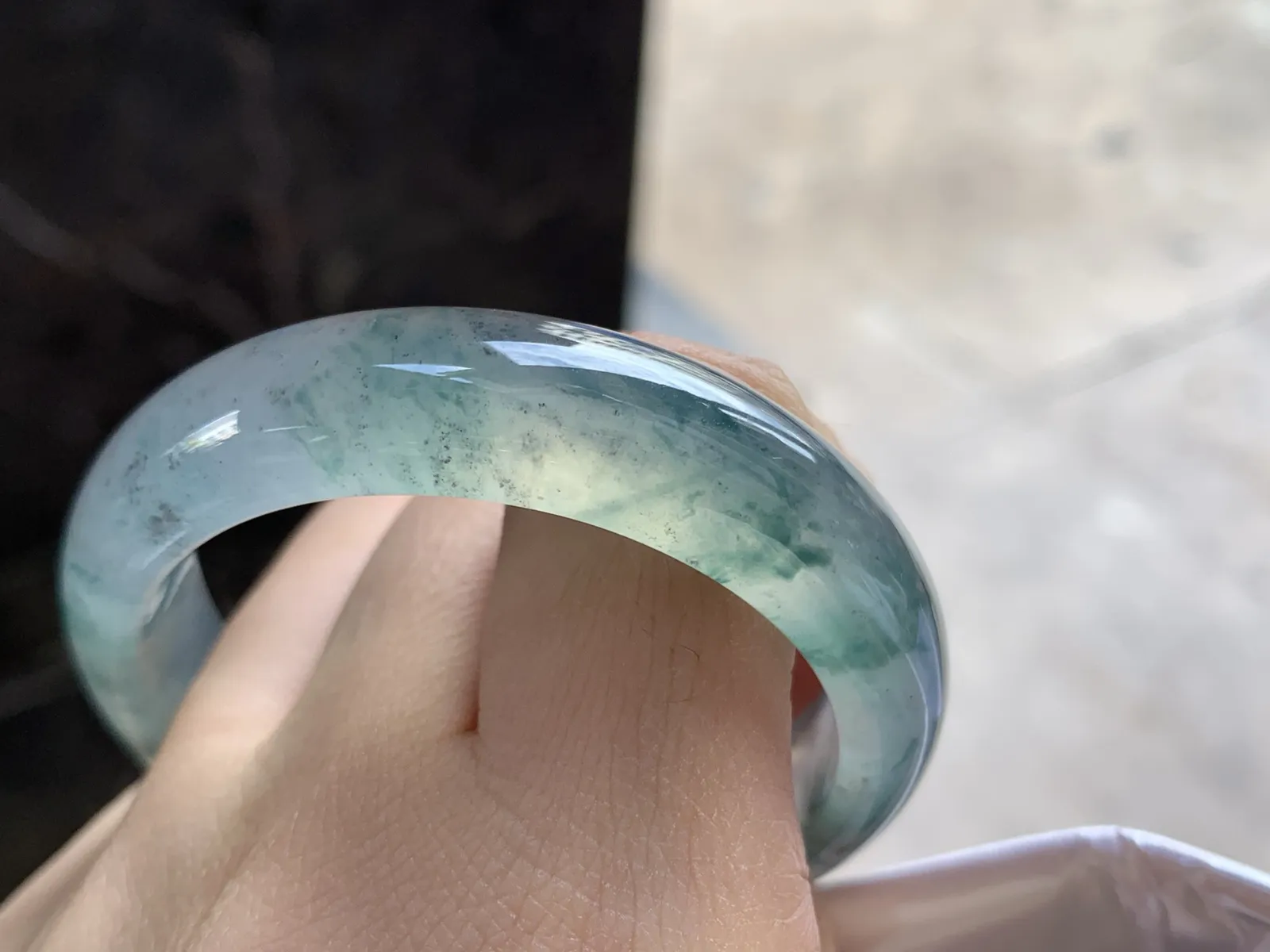 52-12-6.6

冰蓝花贵妃手镯^_^荧光十足 透亮 正圈50可以带