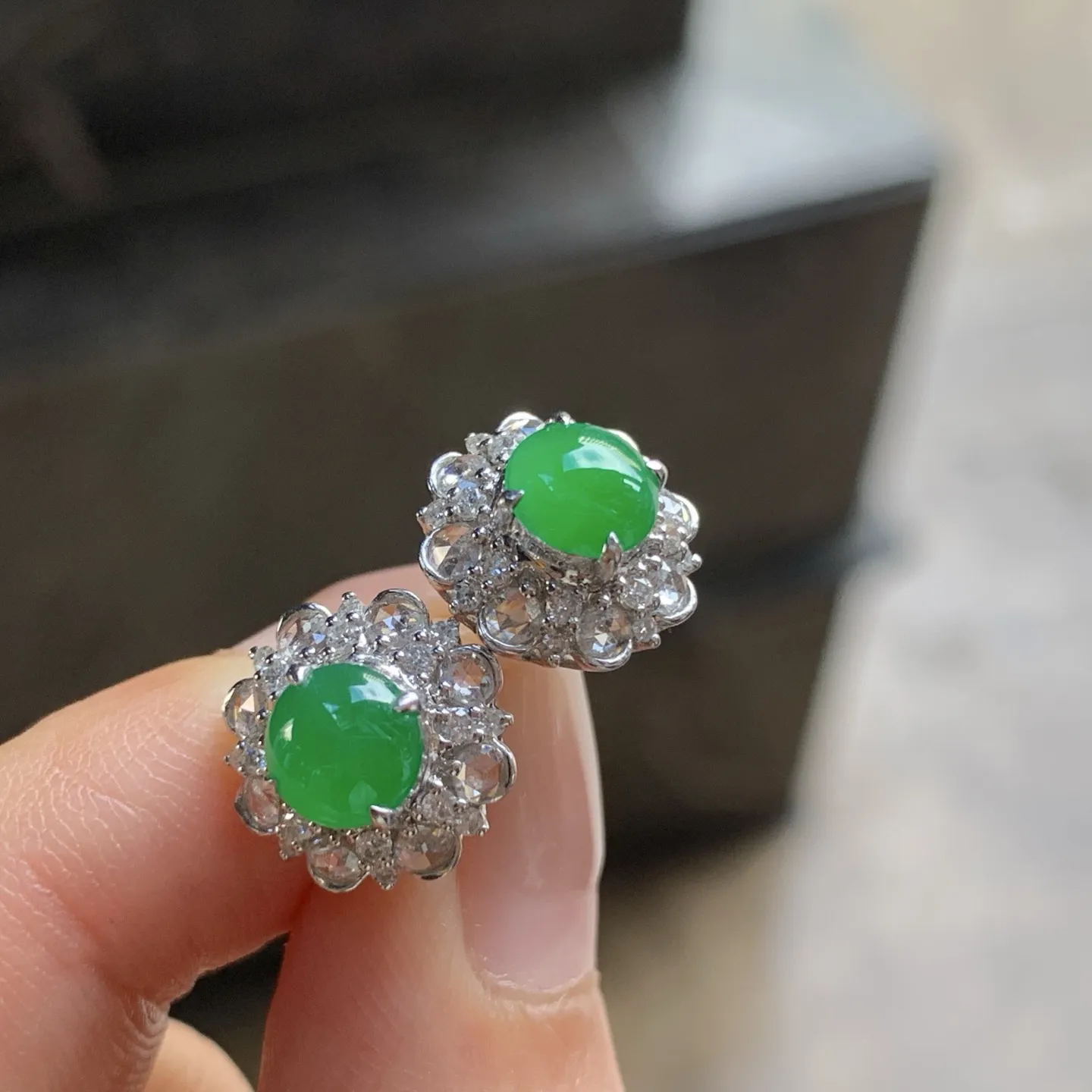 金钻镶嵌冰绿耳钉^_^鲜艳 起光
