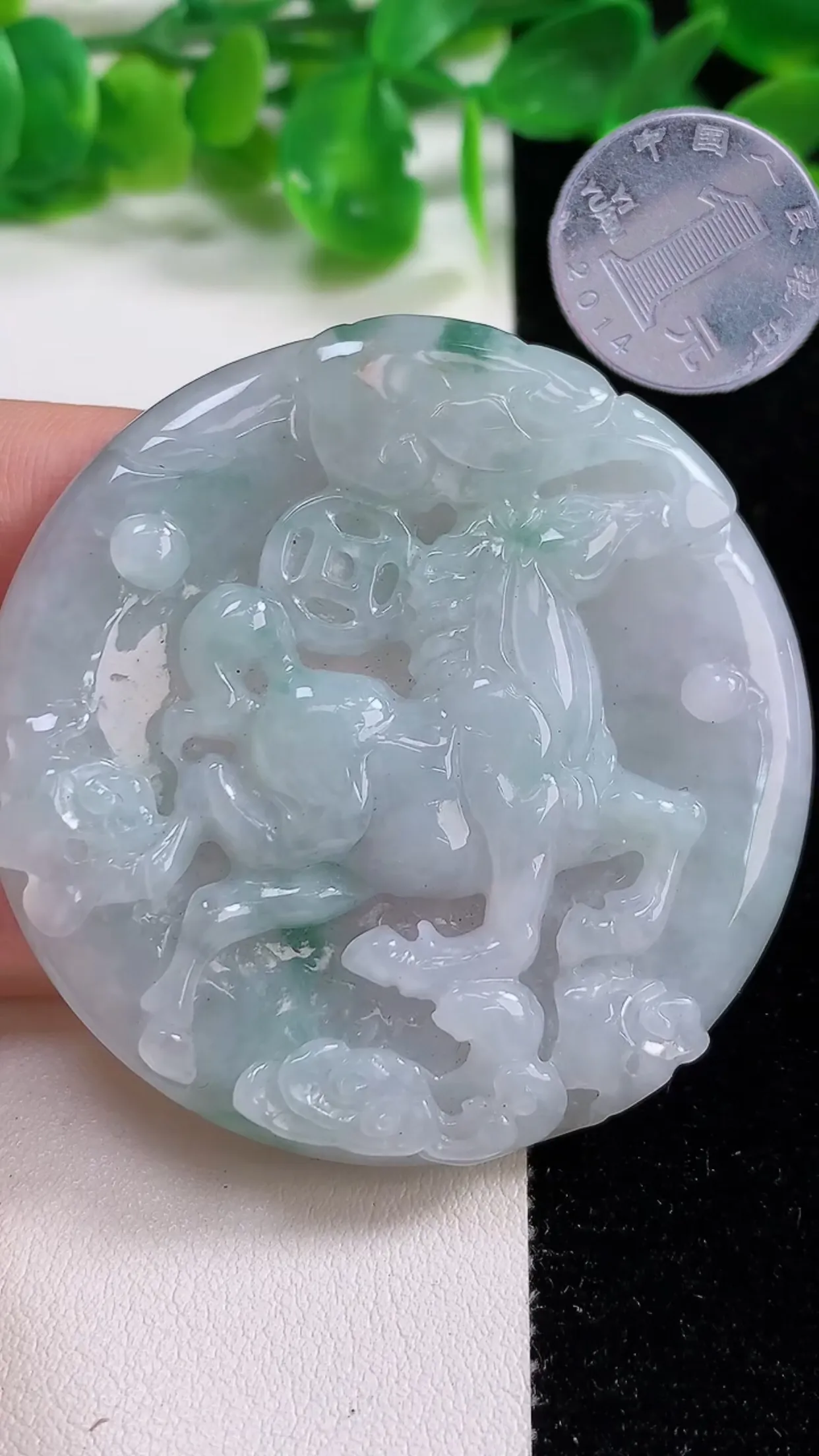 缅甸天然翡翠a货 老坑料起胶冰润 飘花马上有钱  生肖马牌吊坠，尺寸55-8mm  y 47.12