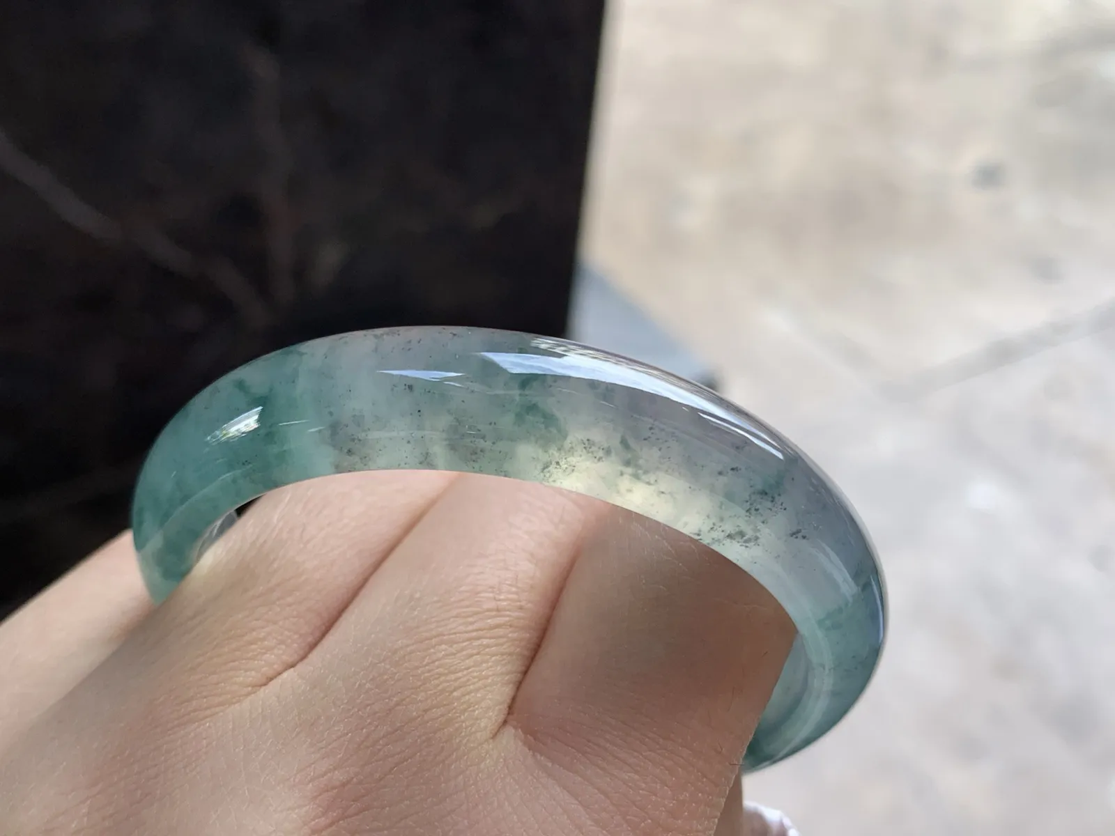 52-12-6.6

冰蓝花贵妃手镯^_^荧光十足 透亮 正圈50可以带