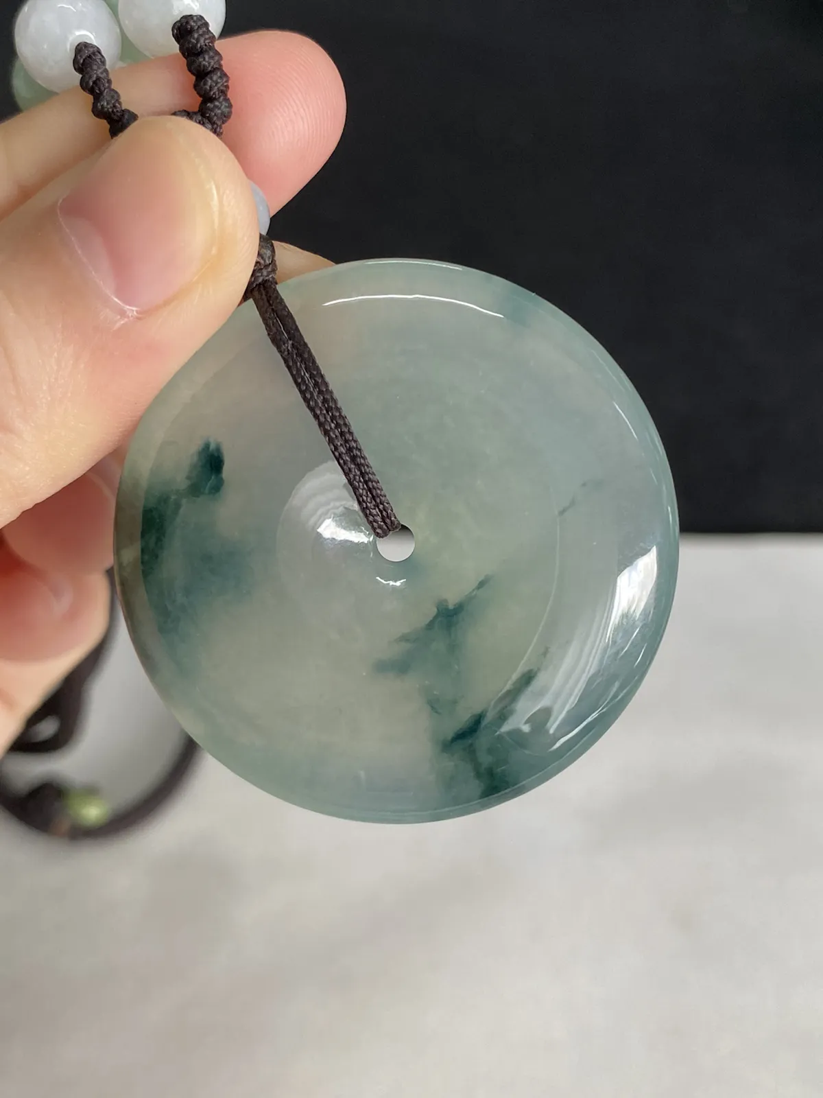 翡翠冰糯种飘绿平安扣，配珠未测