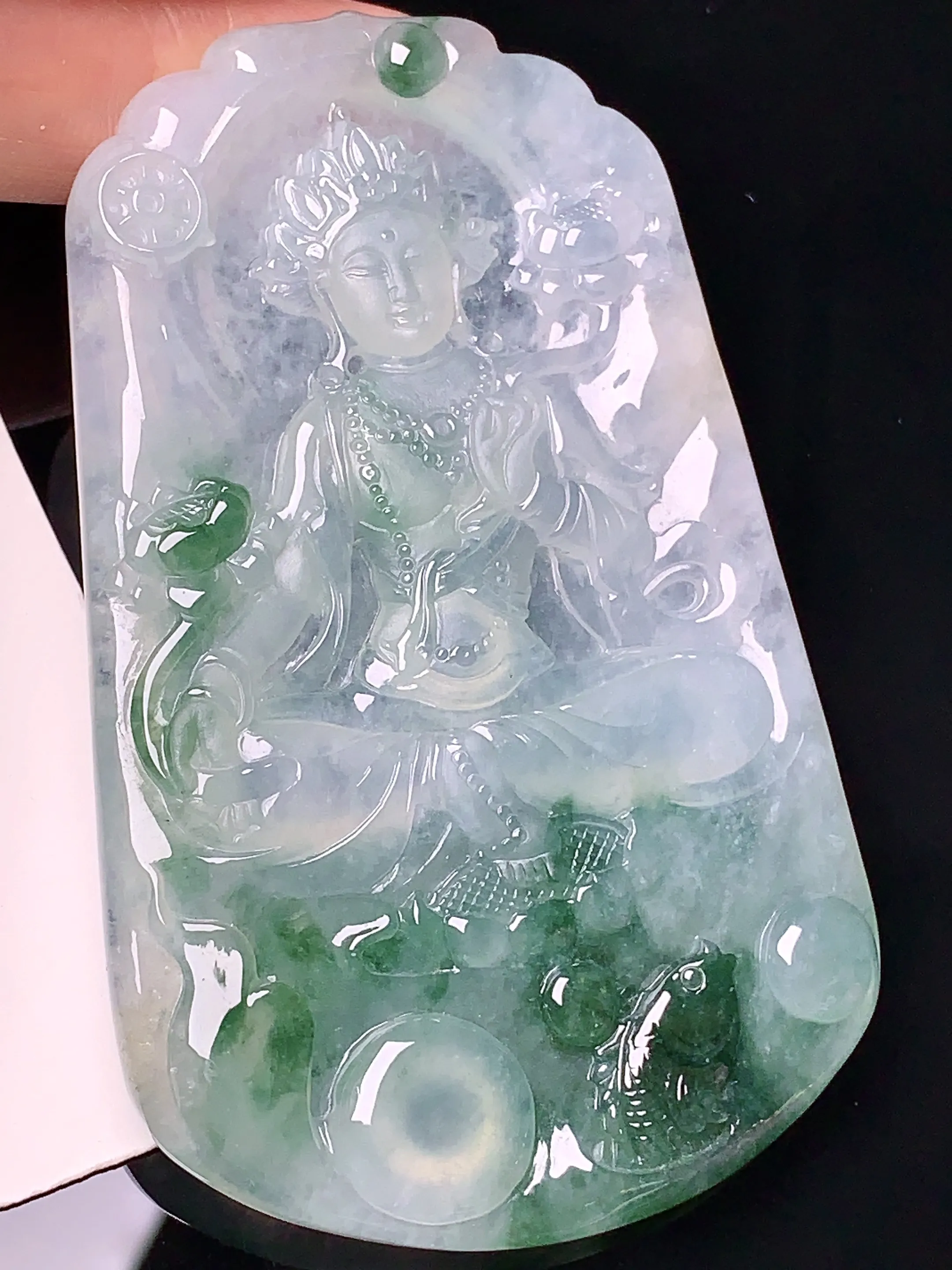 飘绿度母观音菩萨吊坠 玉质细腻 色泽清新艳丽 整体尺寸71.5*44.2*5.8