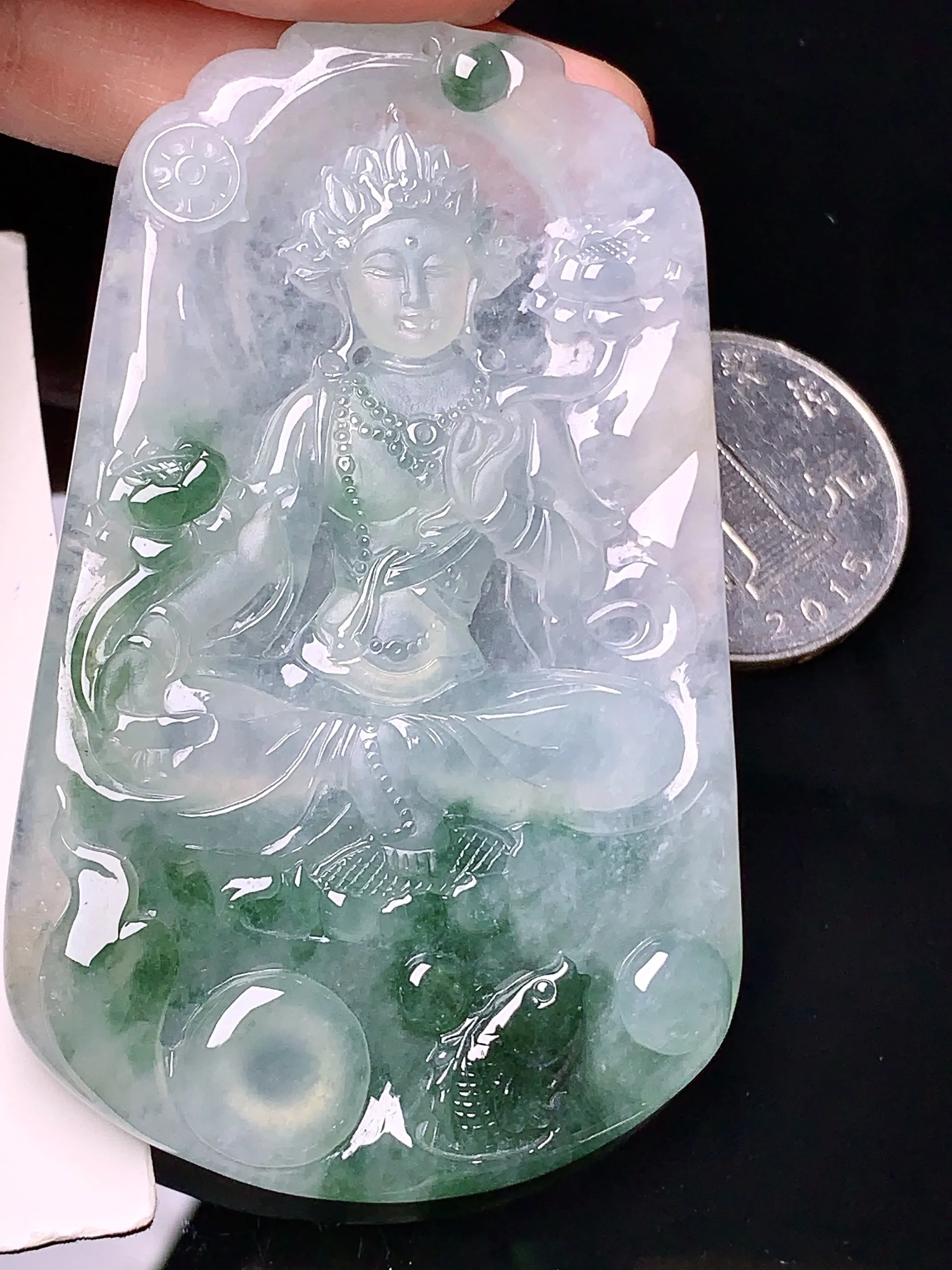 飘绿度母观音菩萨吊坠 玉质细腻 色泽清新艳丽 整体尺寸71.5*44.2*5.8