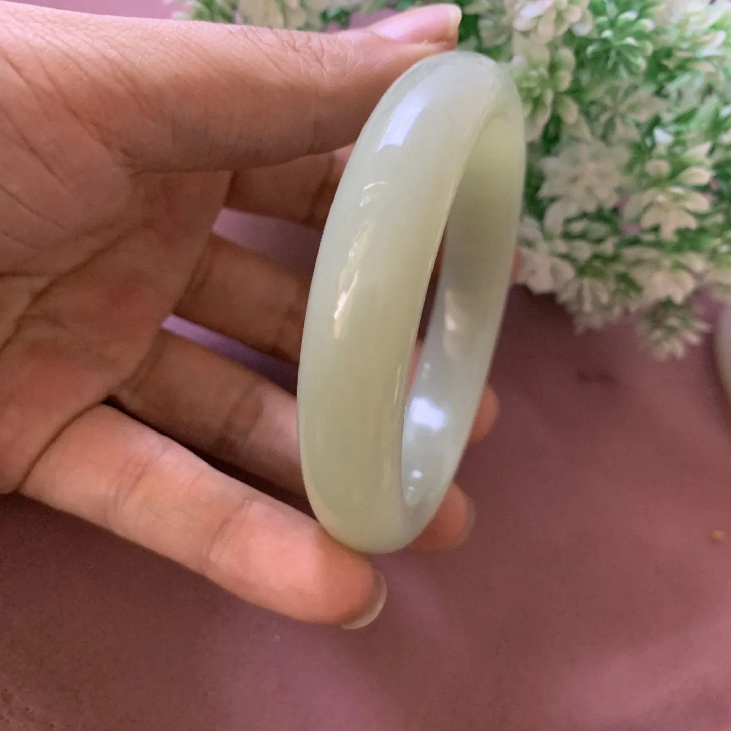 和田玉60.6圈口黄口料手镯，玉质特细腻油润，高脂粉，高品质，萦绕腕间时，古韵不失时尚，素雅不失品味