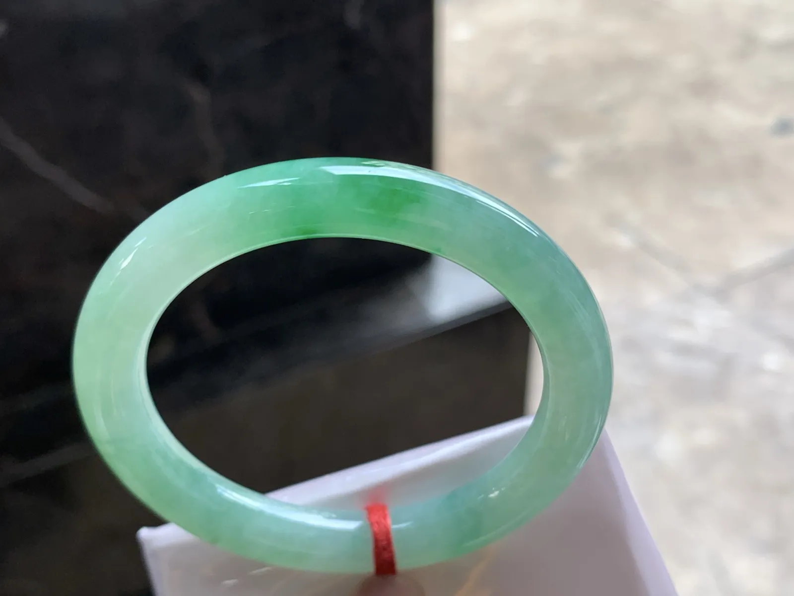 54-8.8

阳绿色圆条手镯^_^色阳 玉质温润