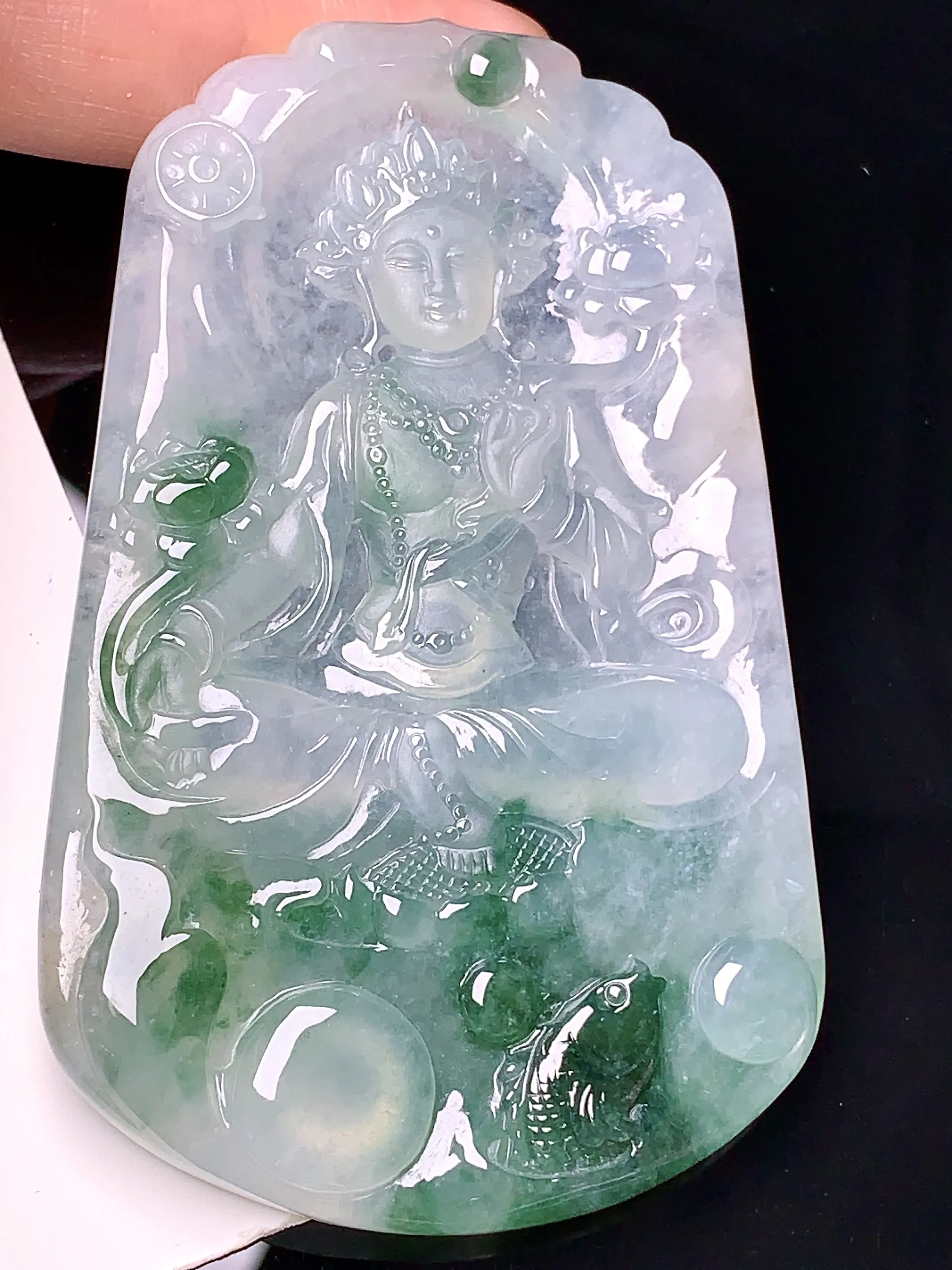 飘绿度母观音菩萨吊坠 玉质细腻 色泽清新艳丽 整体尺寸71.5*44.2*5.8